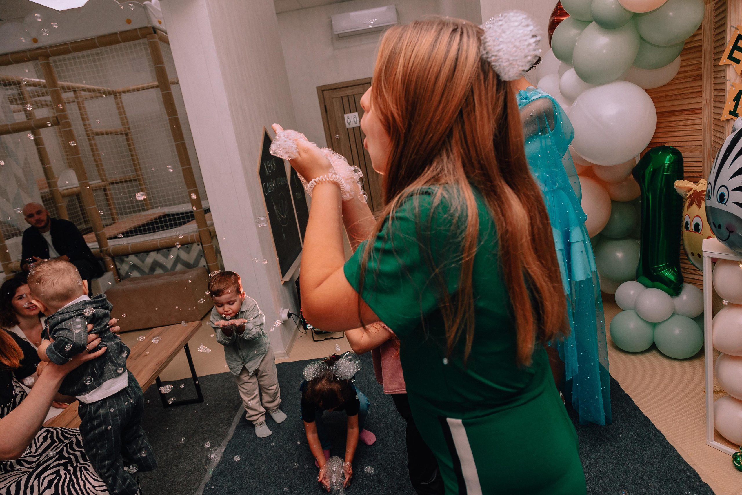 1 год в игровой. Фотограф Авилова Дарья ● Тюмень● Съемка больших семей ●Архив поколений