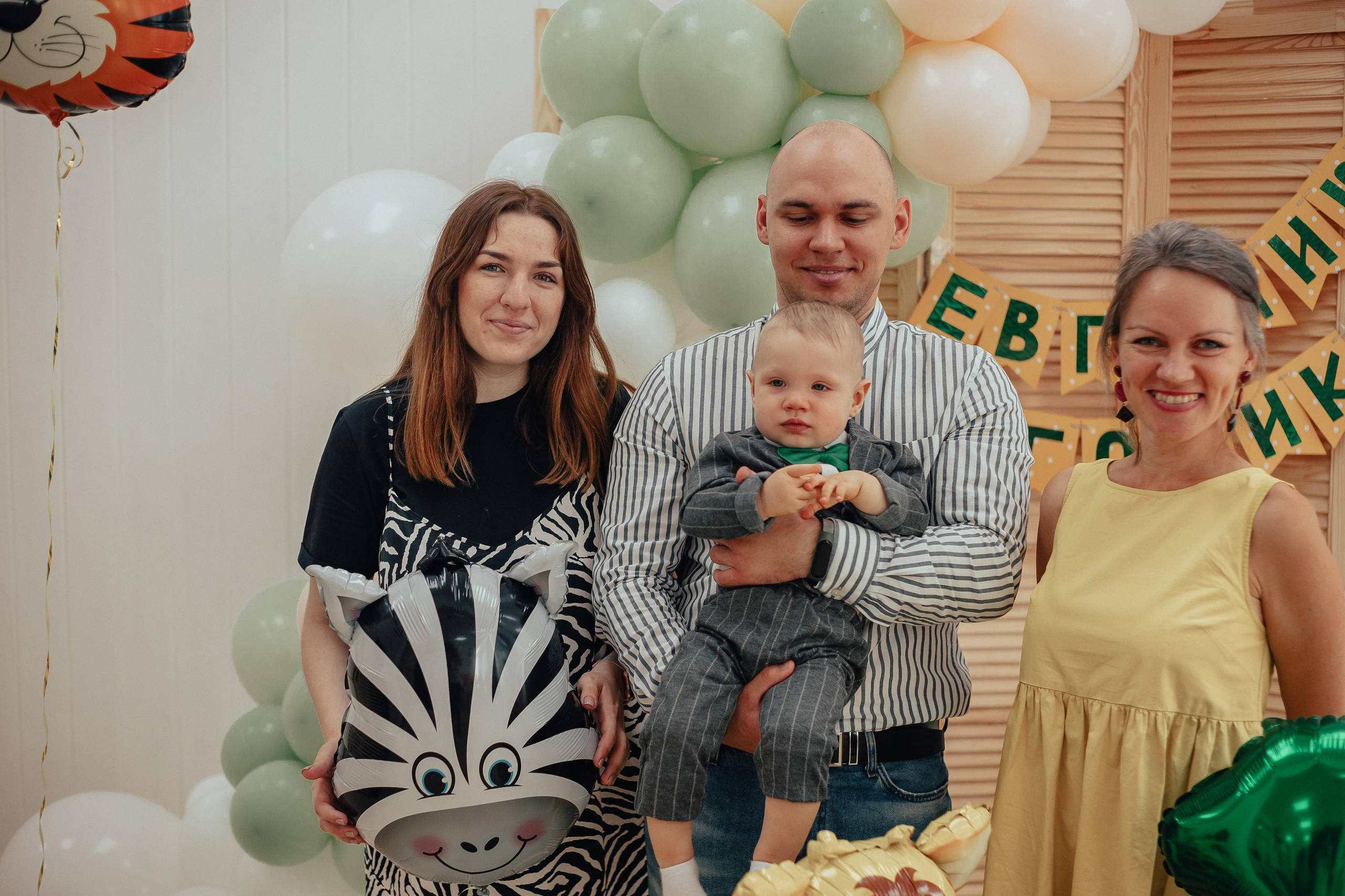 1 год в игровой. Фотограф Авилова Дарья ● Тюмень● Съемка больших семей ●Архив поколений