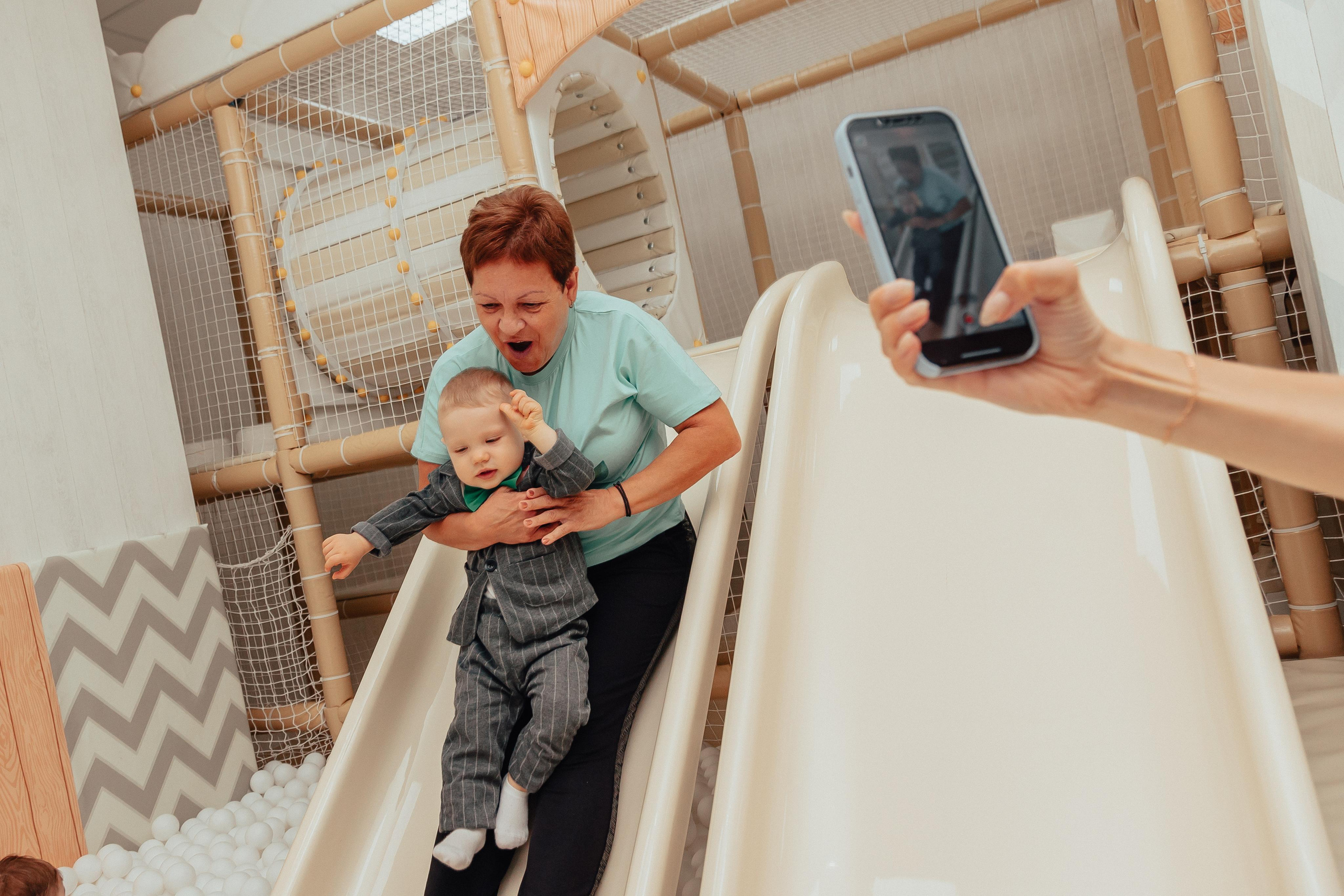 1 год в игровой. Фотограф Авилова Дарья ● Тюмень● Съемка больших семей ●Архив поколений