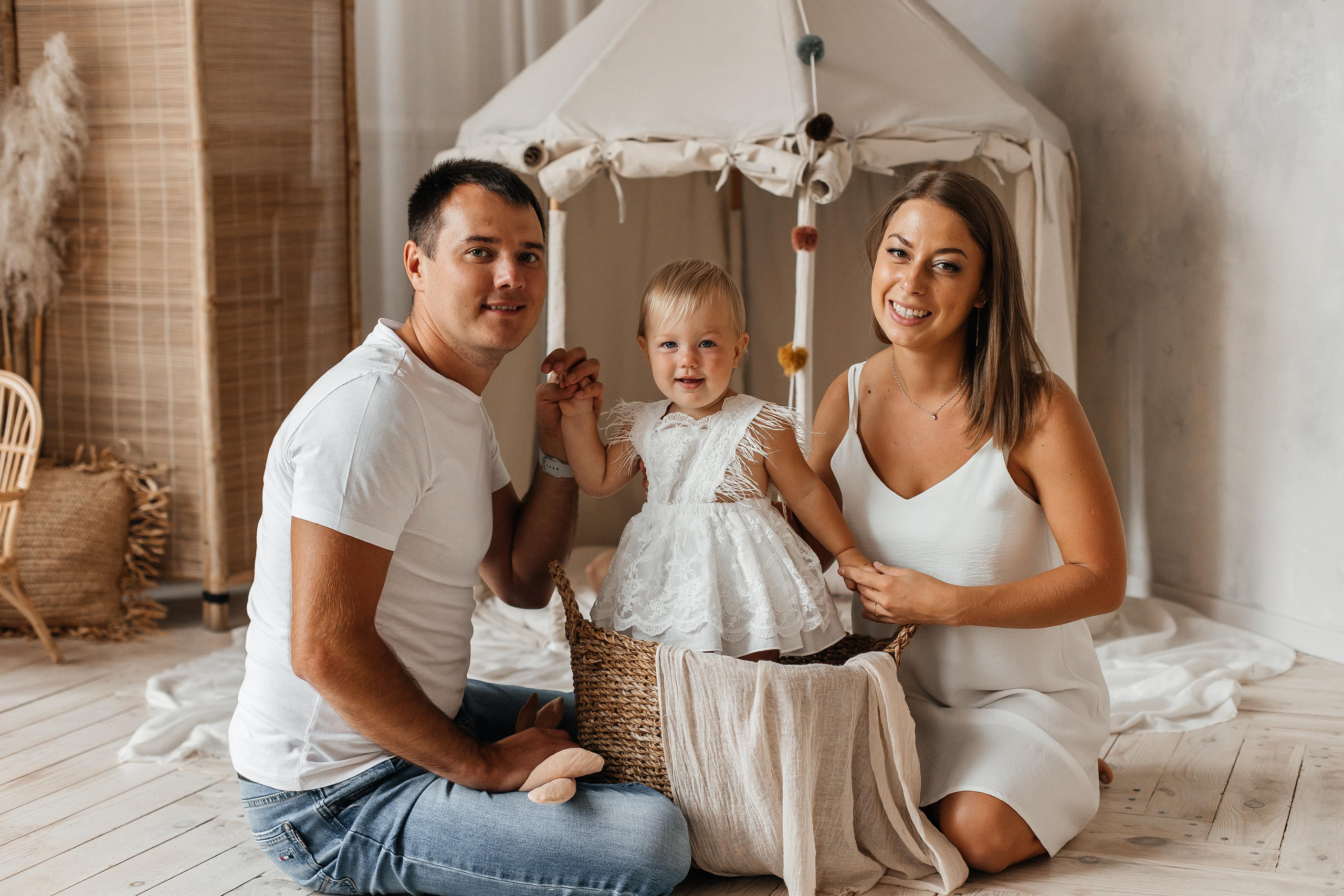 Семейная фотосессия (1 годик). Фотограф Авилова Дарья ● Тюмень● Съемка больших семей ●Архив поколений