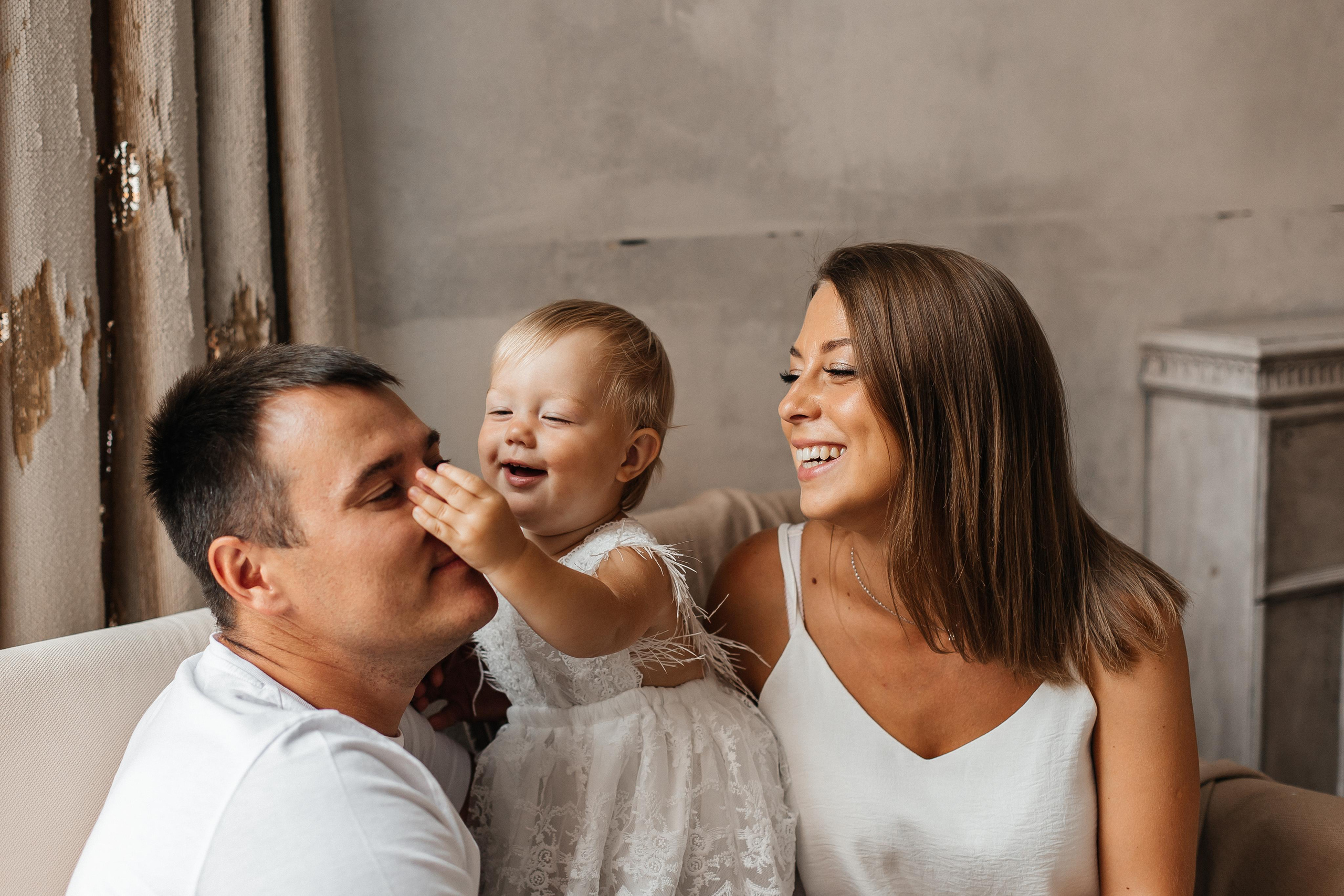 Семейная фотосессия (1 годик). Фотограф Авилова Дарья ● Тюмень● Съемка больших семей ●Архив поколений