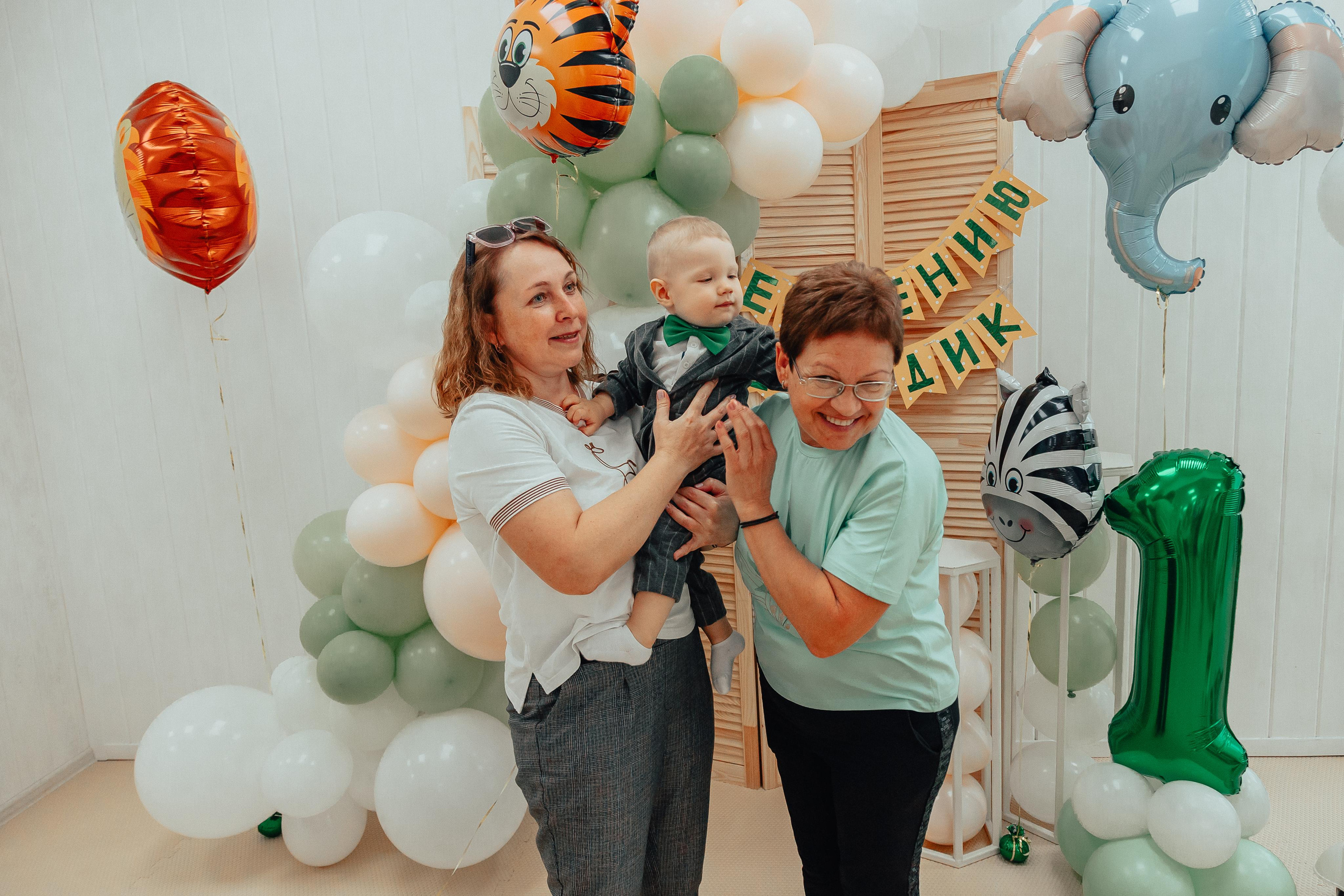 1 год в игровой. Фотограф Авилова Дарья ● Тюмень● Съемка больших семей ●Архив поколений