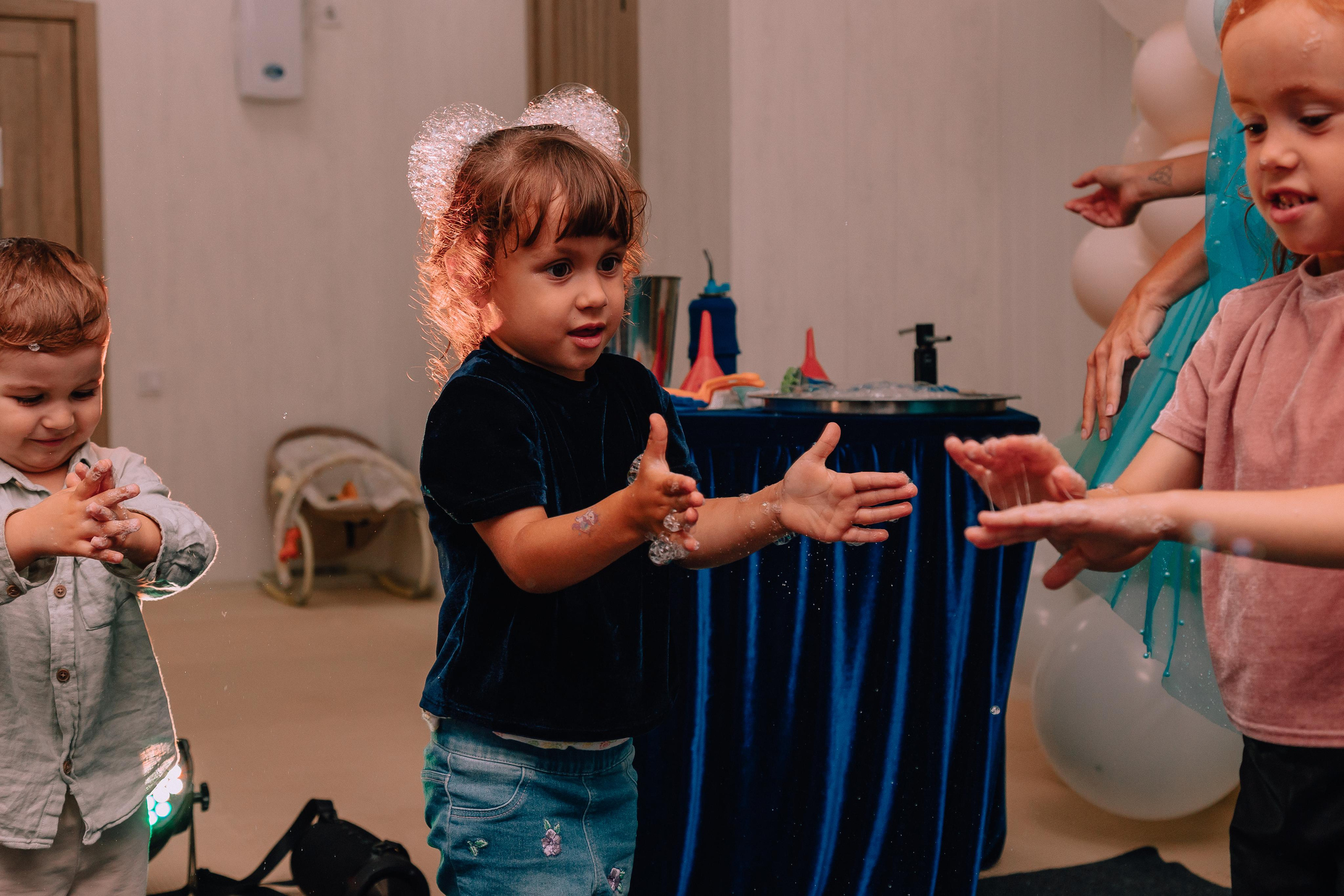 1 год в игровой. Фотограф Авилова Дарья ● Тюмень● Съемка больших семей ●Архив поколений