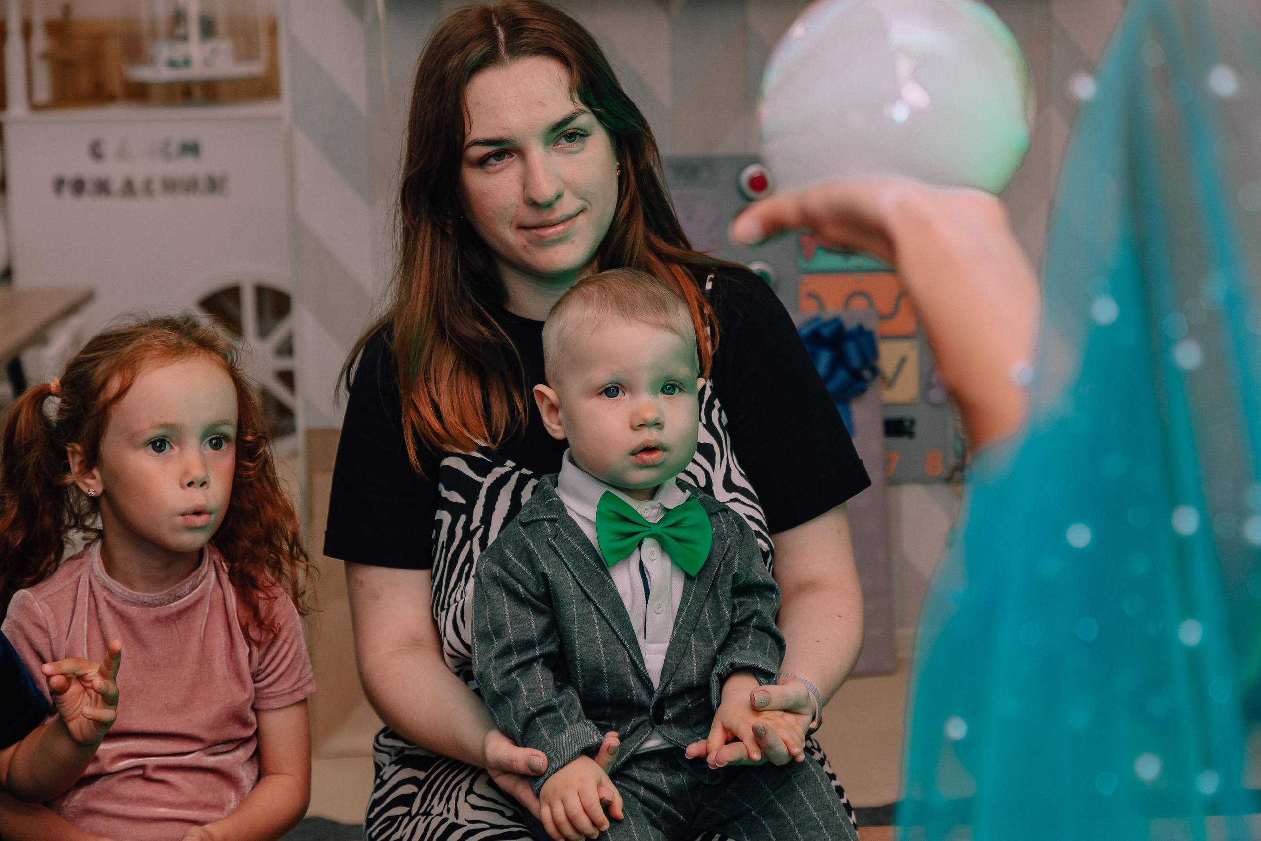 1 год в игровой. Фотограф Авилова Дарья ● Тюмень● Съемка больших семей ●Архив поколений