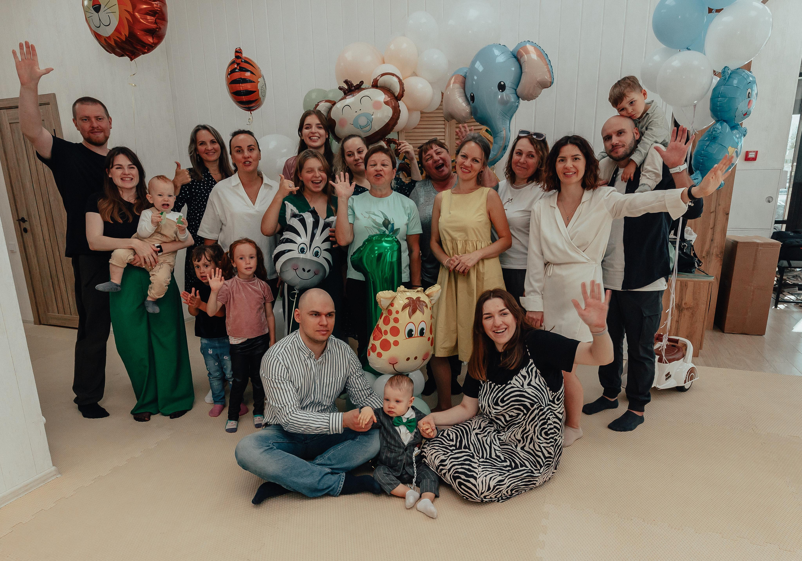 1 год в игровой. Фотограф Авилова Дарья ● Тюмень● Съемка больших семей ●Архив поколений