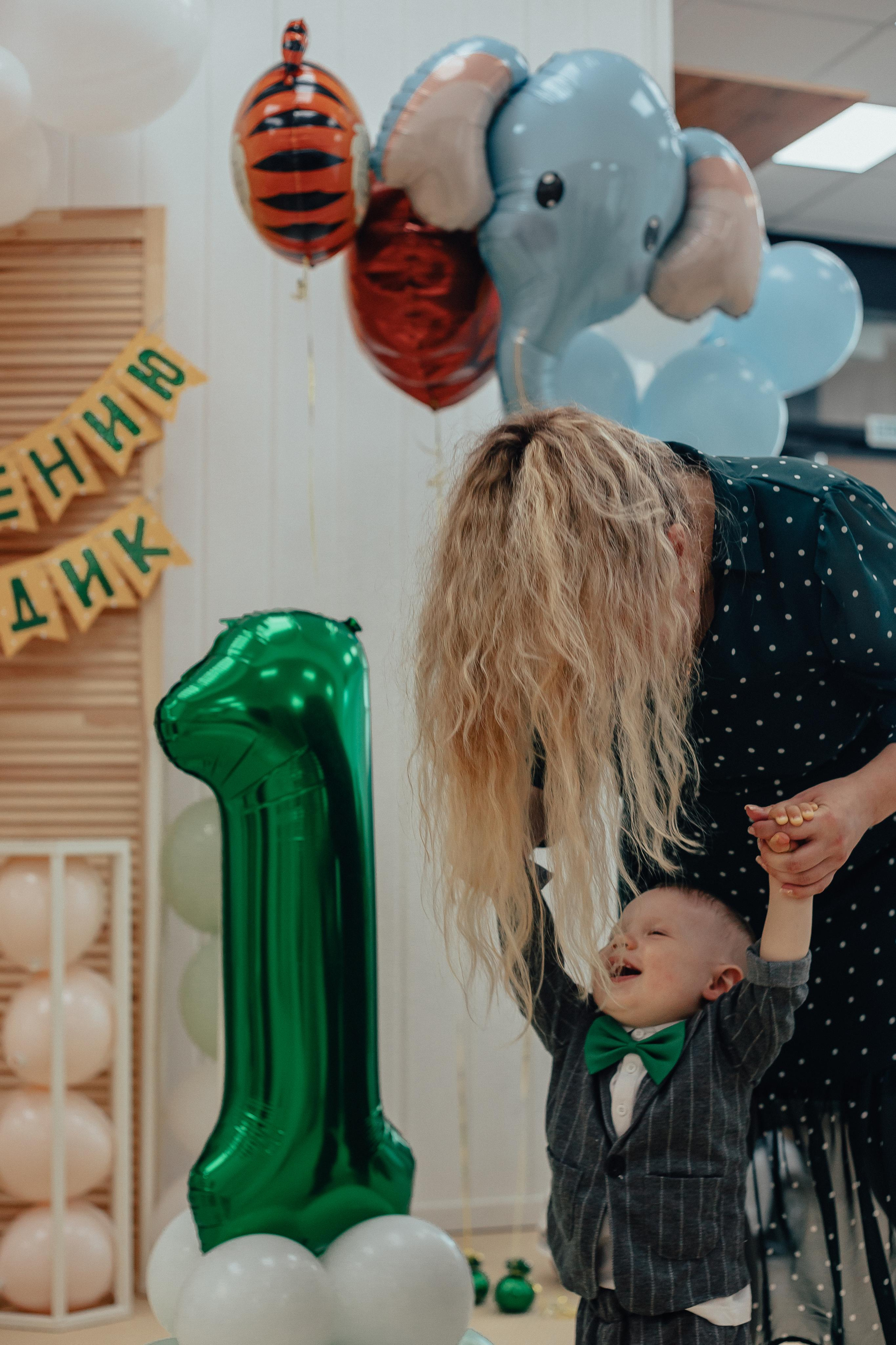 1 год в игровой. Фотограф Авилова Дарья ● Тюмень● Съемка больших семей ●Архив поколений