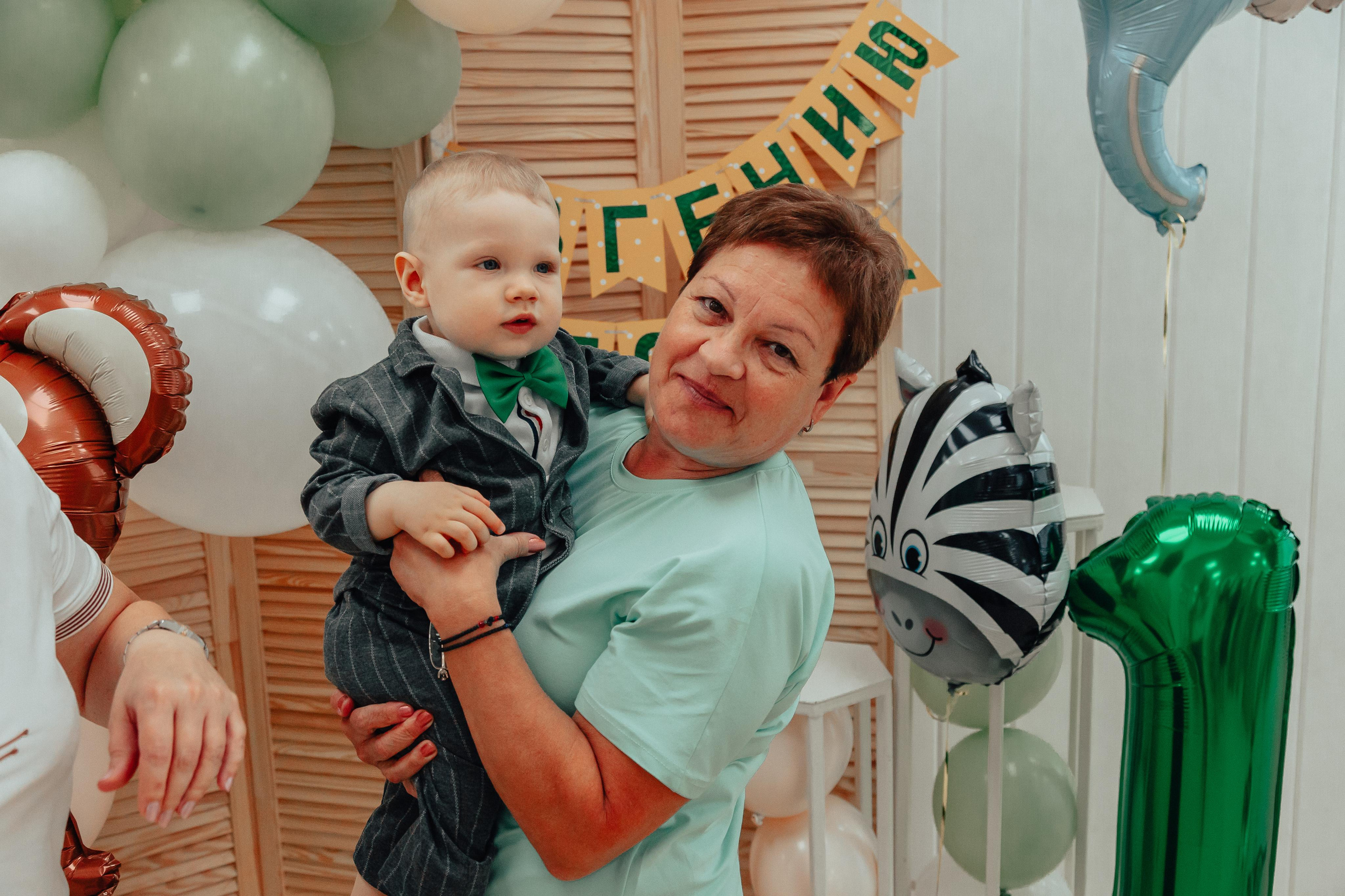 1 год в игровой. Фотограф Авилова Дарья ● Тюмень● Съемка больших семей ●Архив поколений