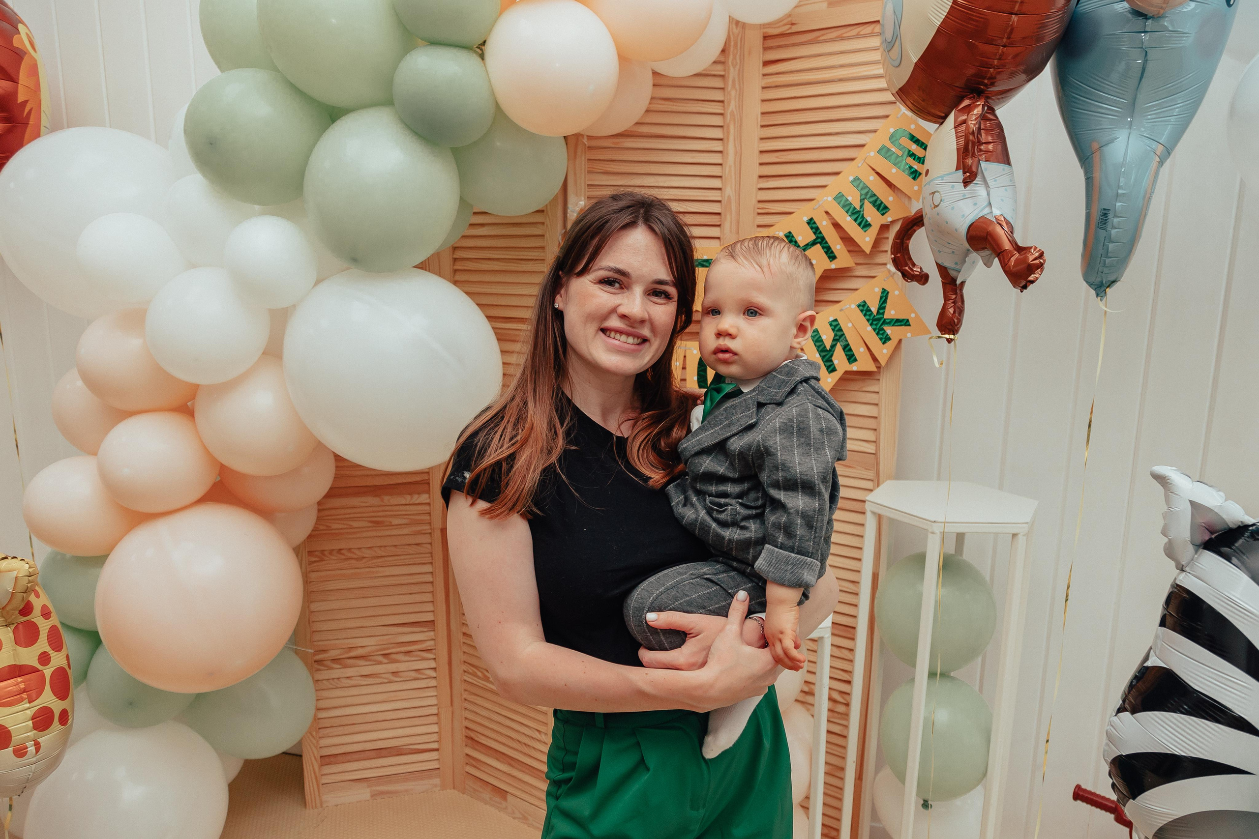 1 год в игровой. Фотограф Авилова Дарья ● Тюмень● Съемка больших семей ●Архив поколений