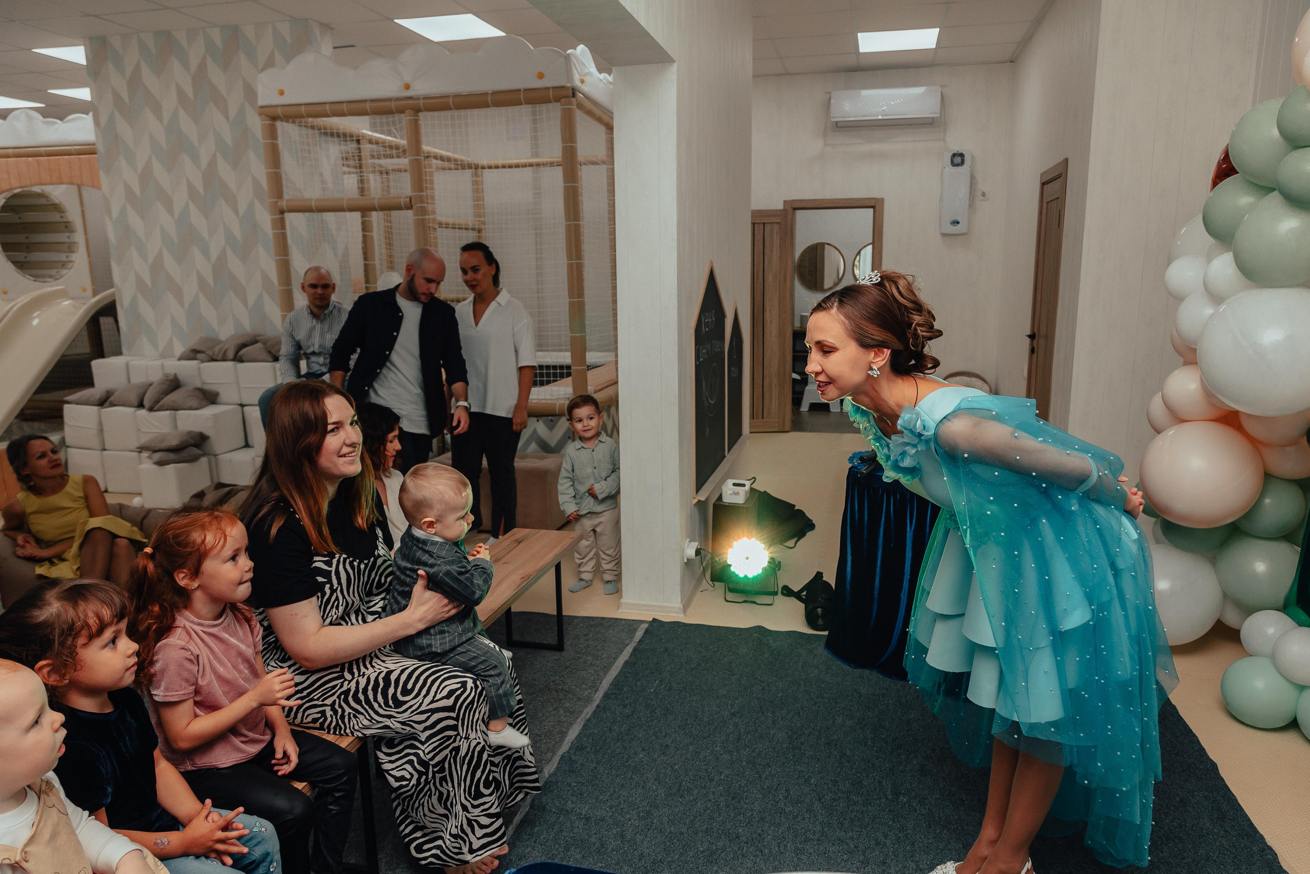 1 год в игровой. Фотограф Авилова Дарья ● Тюмень● Съемка больших семей ●Архив поколений