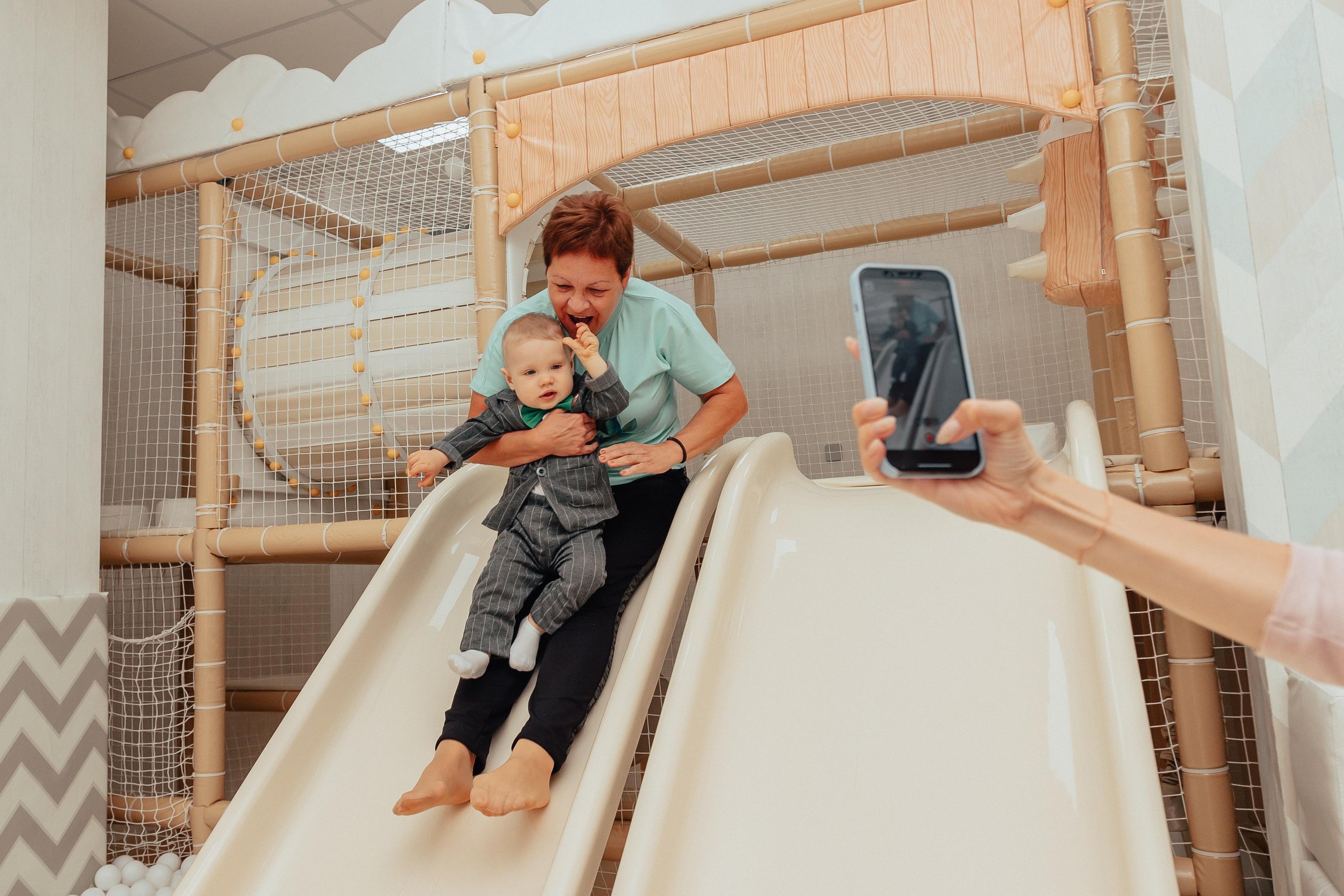 1 год в игровой. Фотограф Авилова Дарья ● Тюмень● Съемка больших семей ●Архив поколений