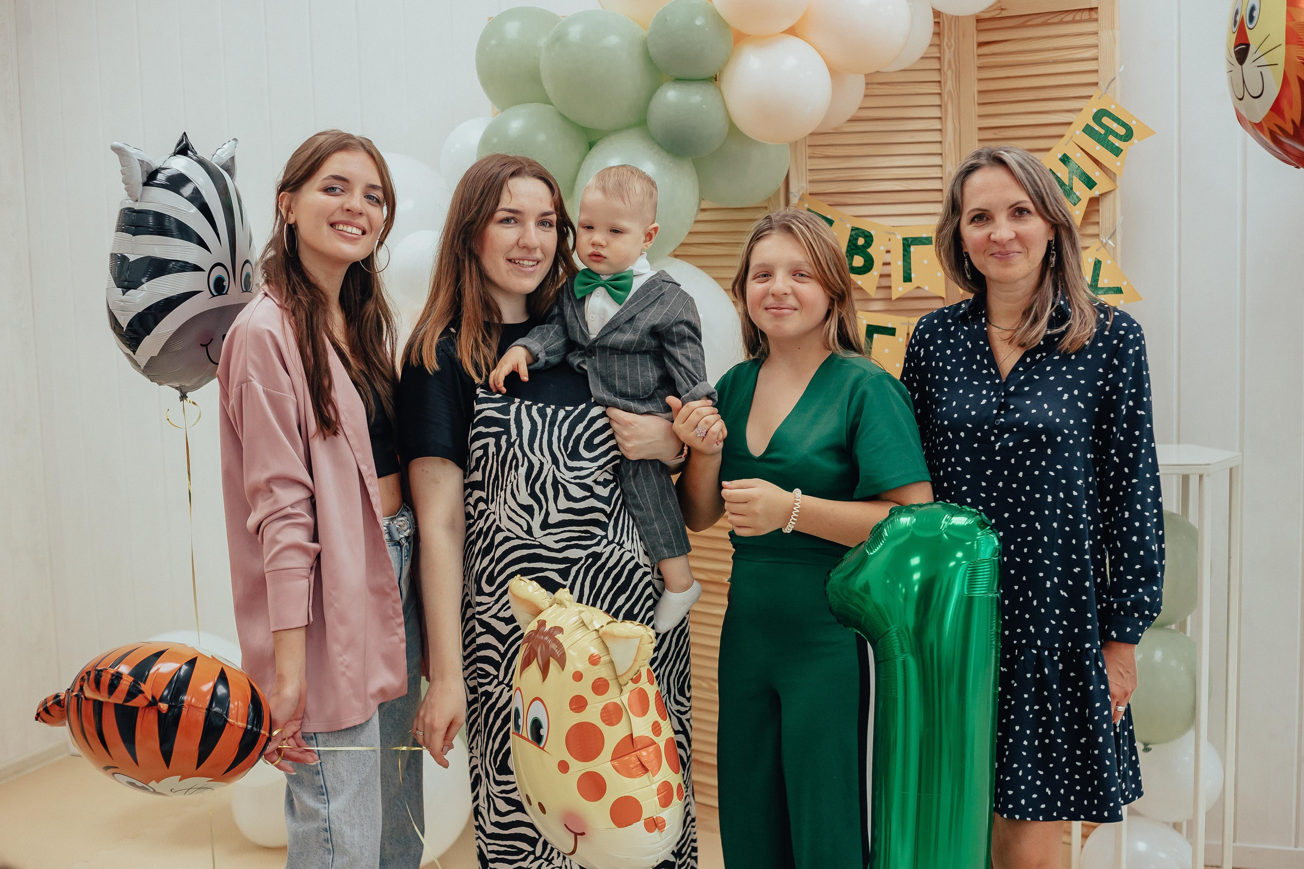 1 год в игровой. Фотограф Авилова Дарья ● Тюмень● Съемка больших семей ●Архив поколений