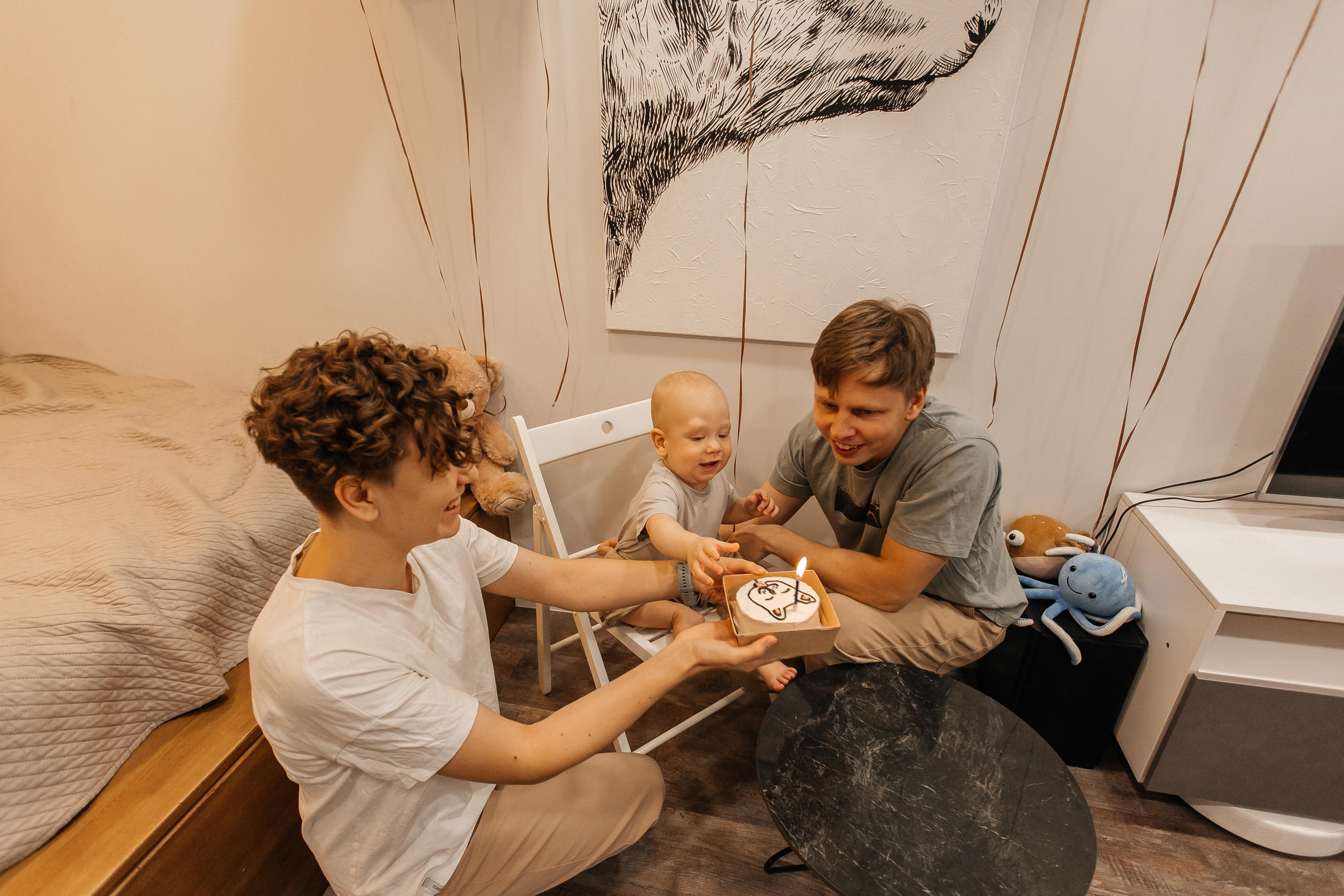 1 год дома. Фотограф Авилова Дарья ● Тюмень● Съемка больших семей ●Архив поколений