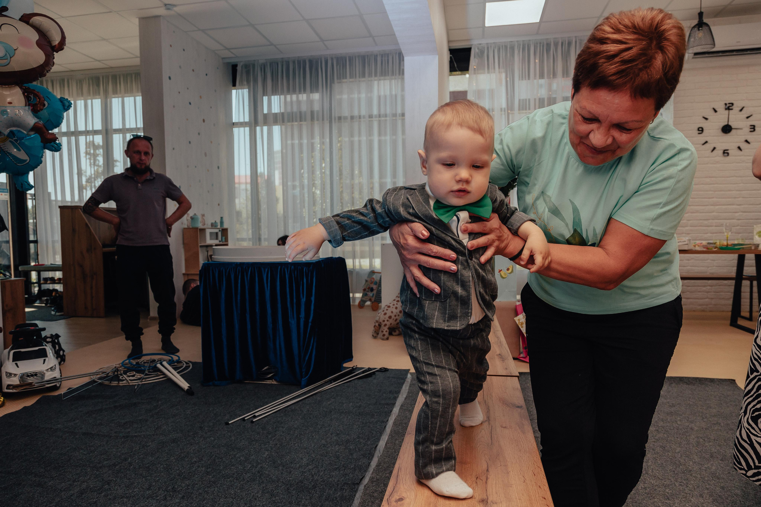 1 год в игровой. Фотограф Авилова Дарья ● Тюмень● Съемка больших семей ●Архив поколений