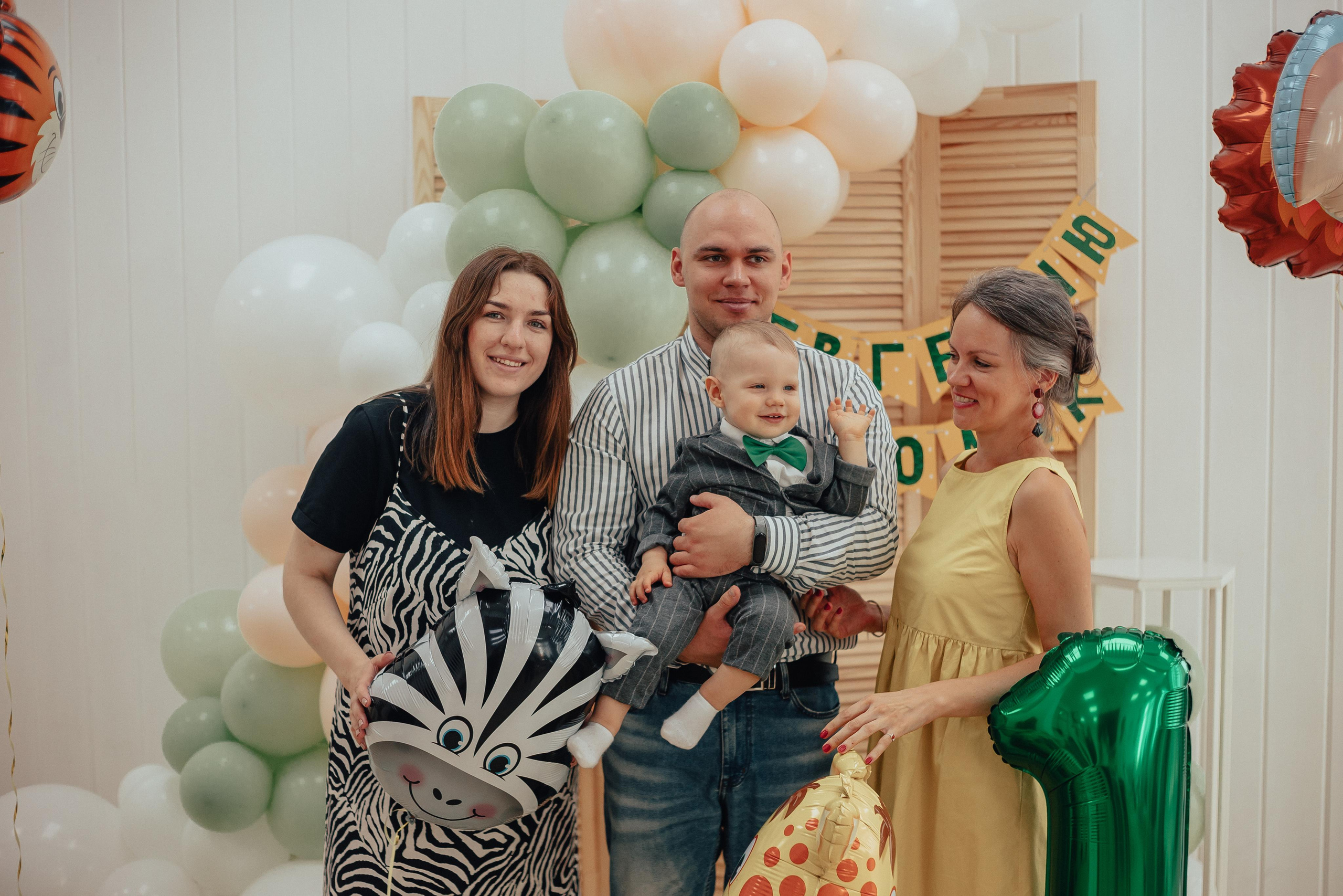 1 год в игровой. Фотограф Авилова Дарья ● Тюмень● Съемка больших семей ●Архив поколений