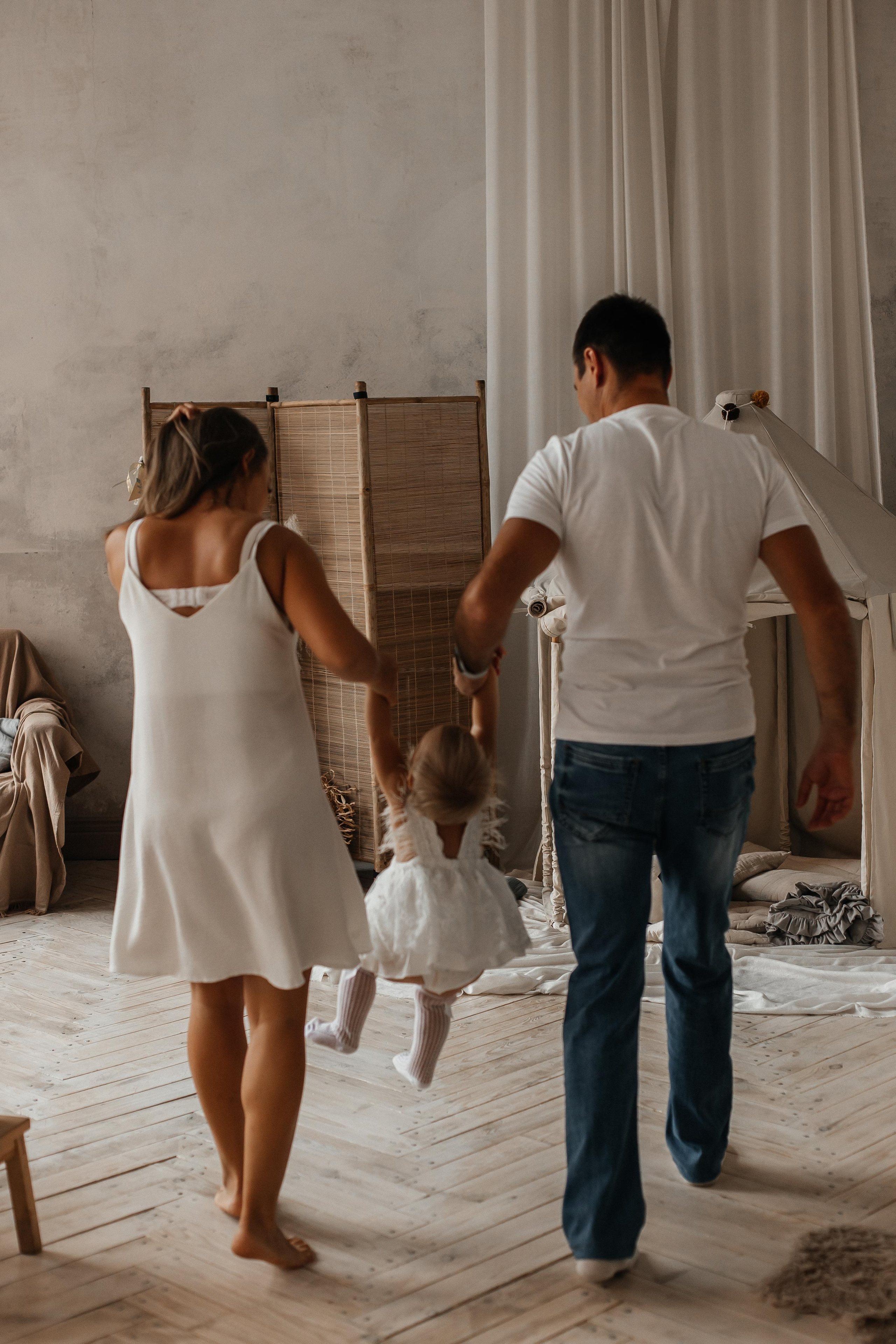 Семейная фотосессия (1 годик). Фотограф Авилова Дарья ● Тюмень● Съемка больших семей ●Архив поколений