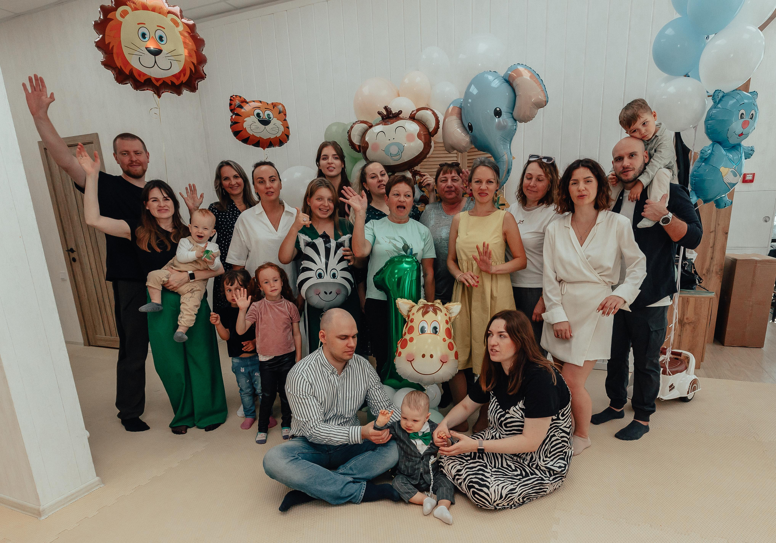 1 год в игровой. Фотограф Авилова Дарья ● Тюмень● Съемка больших семей ●Архив поколений