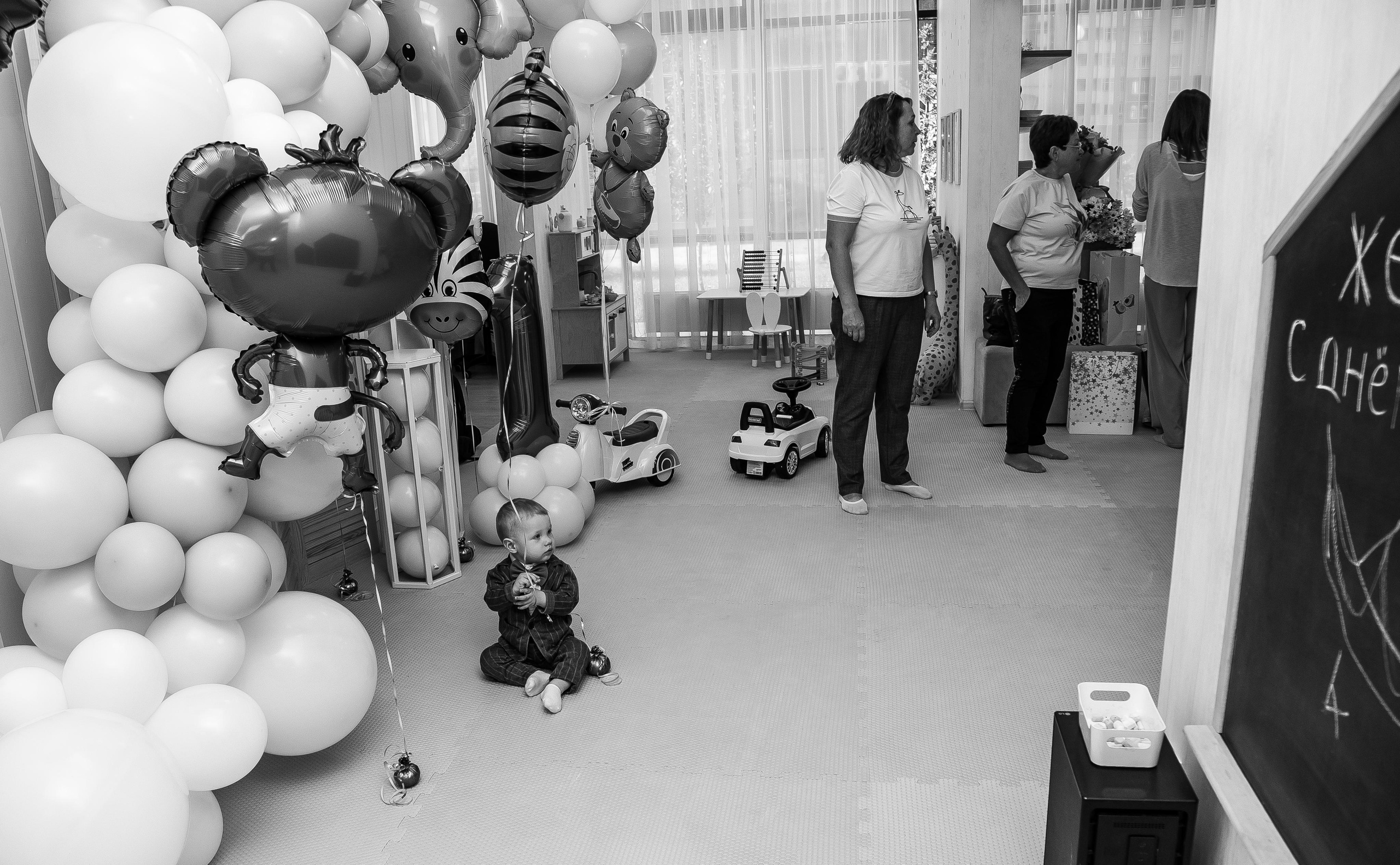 1 год в игровой. Фотограф Авилова Дарья ● Тюмень● Съемка больших семей ●Архив поколений