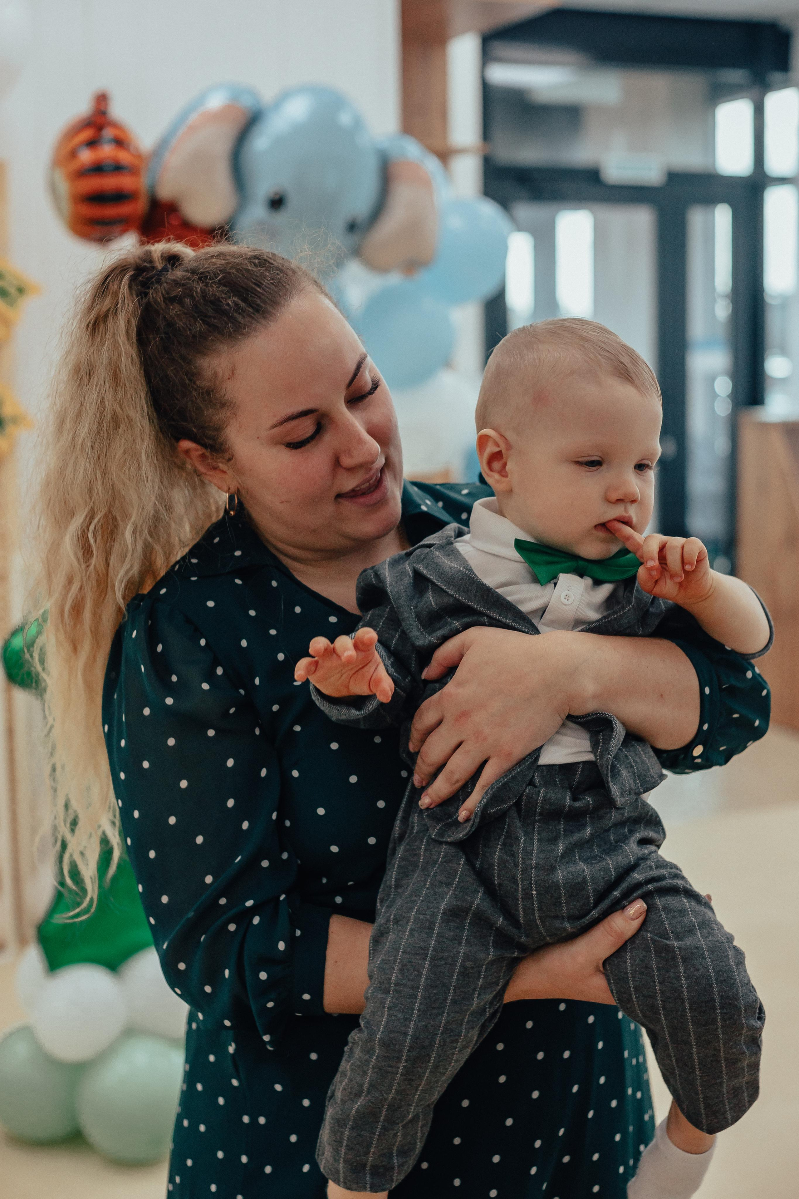 1 год в игровой. Фотограф Авилова Дарья ● Тюмень● Съемка больших семей ●Архив поколений