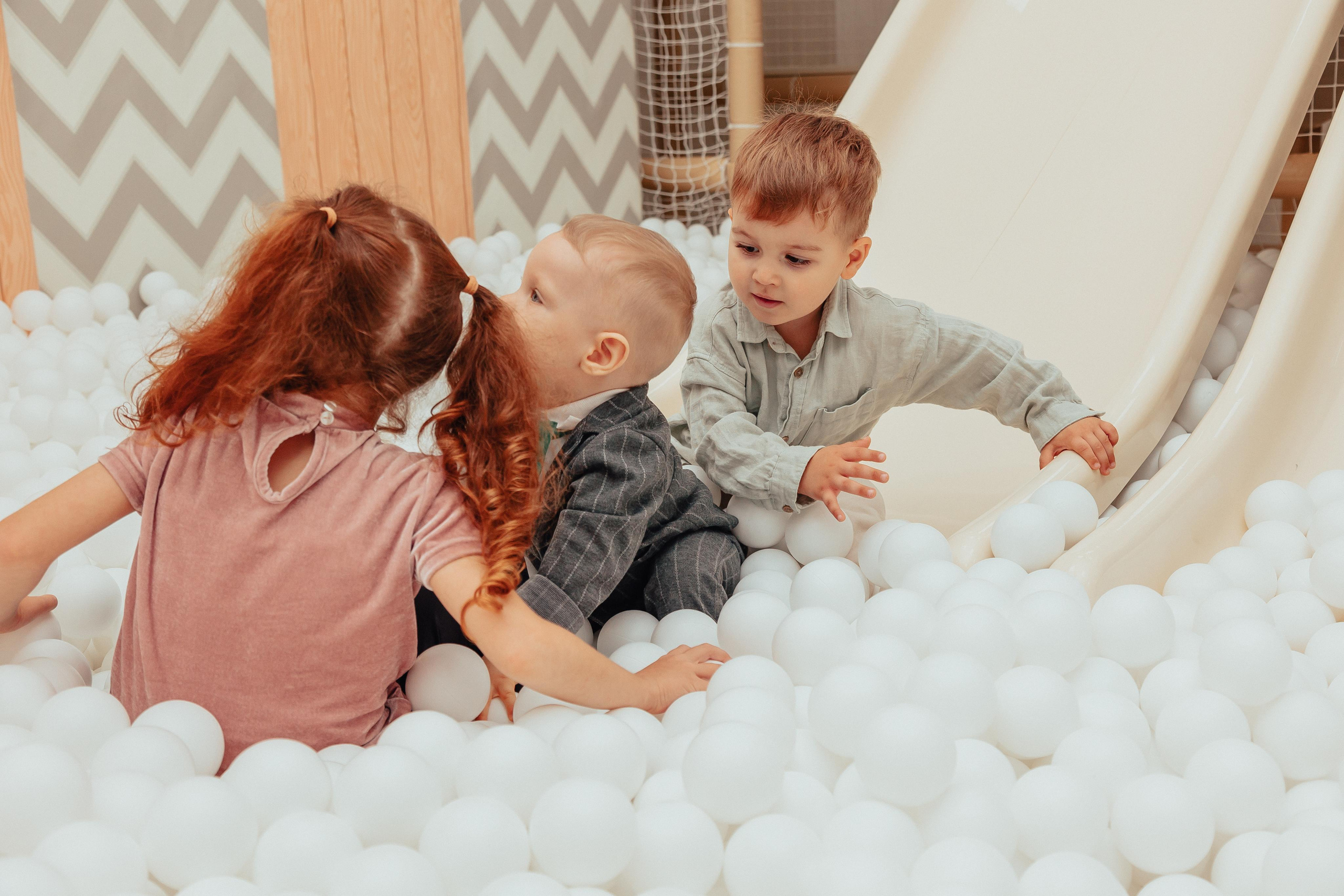 1 год в игровой. Фотограф Авилова Дарья ● Тюмень● Съемка больших семей ●Архив поколений