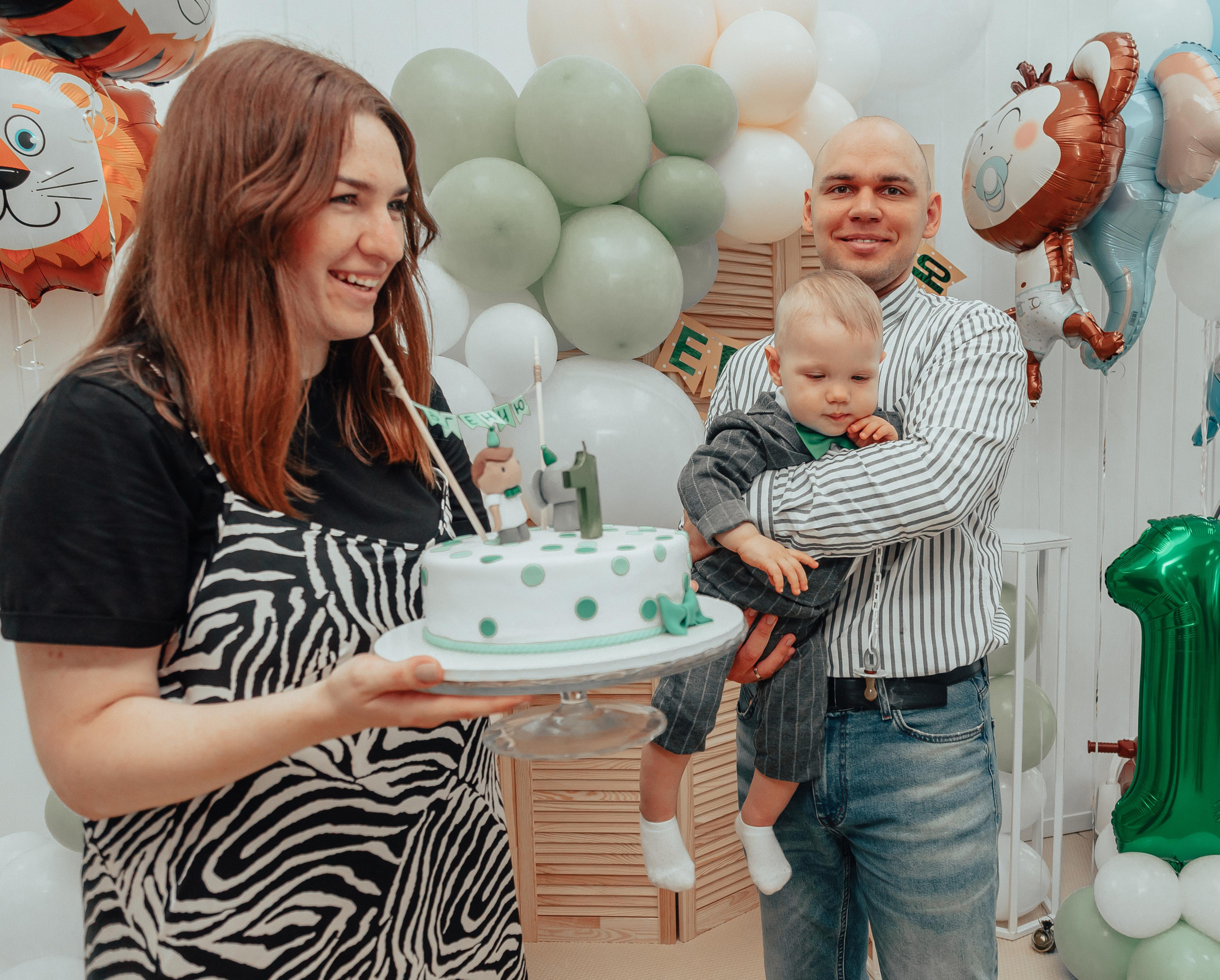 1 год в игровой. Фотограф Авилова Дарья ● Тюмень● Съемка больших семей ●Архив поколений