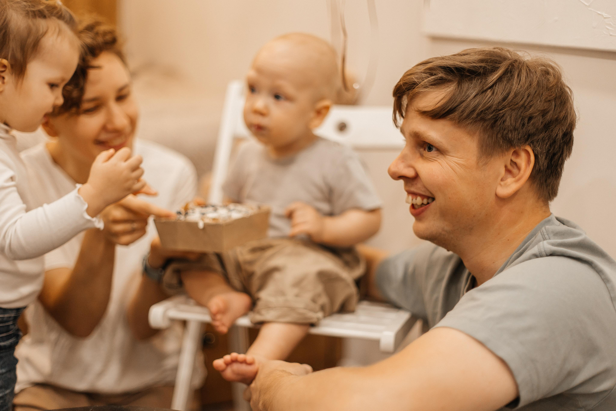 1 год дома. Фотограф Авилова Дарья ● Тюмень● Съемка больших семей ●Архив поколений