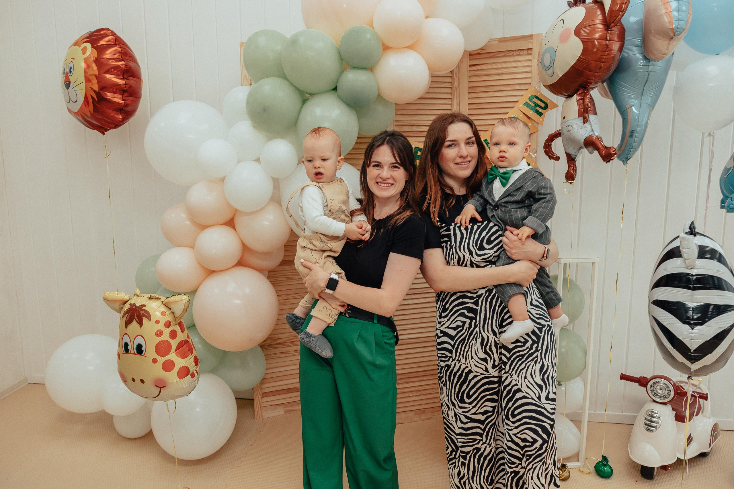 1 год в игровой. Фотограф Авилова Дарья ● Тюмень● Съемка больших семей ●Архив поколений