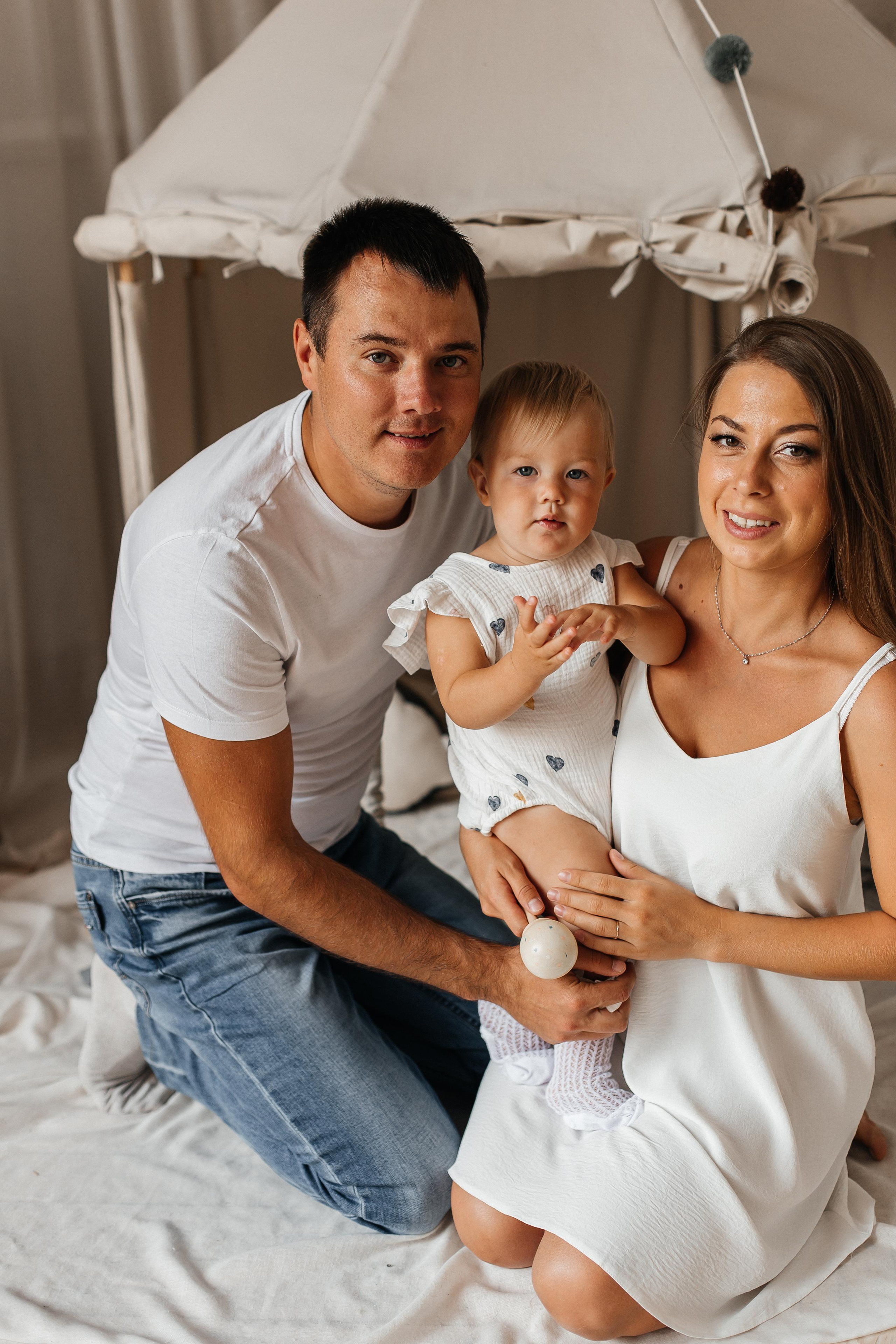 Семейная фотосессия (1 годик). Фотограф Авилова Дарья ● Тюмень● Съемка больших семей ●Архив поколений