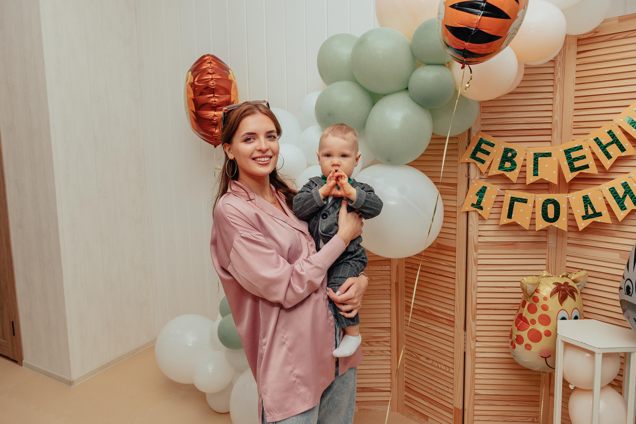1 год в игровой. Фотограф Авилова Дарья ● Тюмень● Съемка больших семей ●Архив поколений