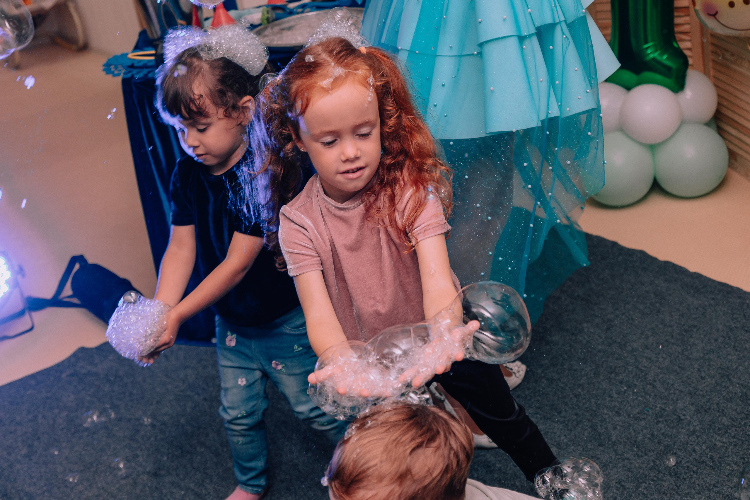 1 год в игровой. Фотограф Авилова Дарья ● Тюмень● Съемка больших семей ●Архив поколений