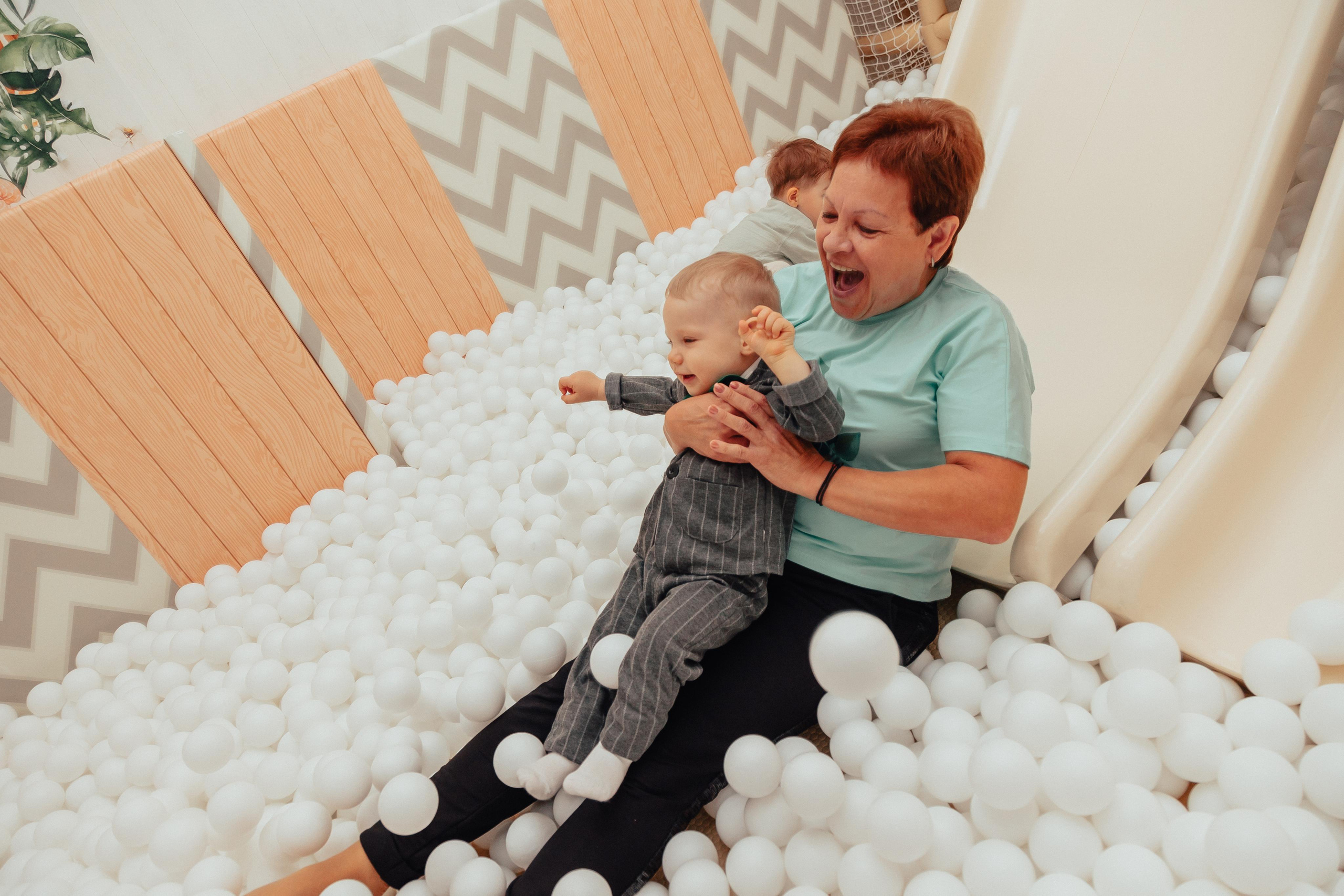 1 год в игровой. Фотограф Авилова Дарья ● Тюмень● Съемка больших семей ●Архив поколений