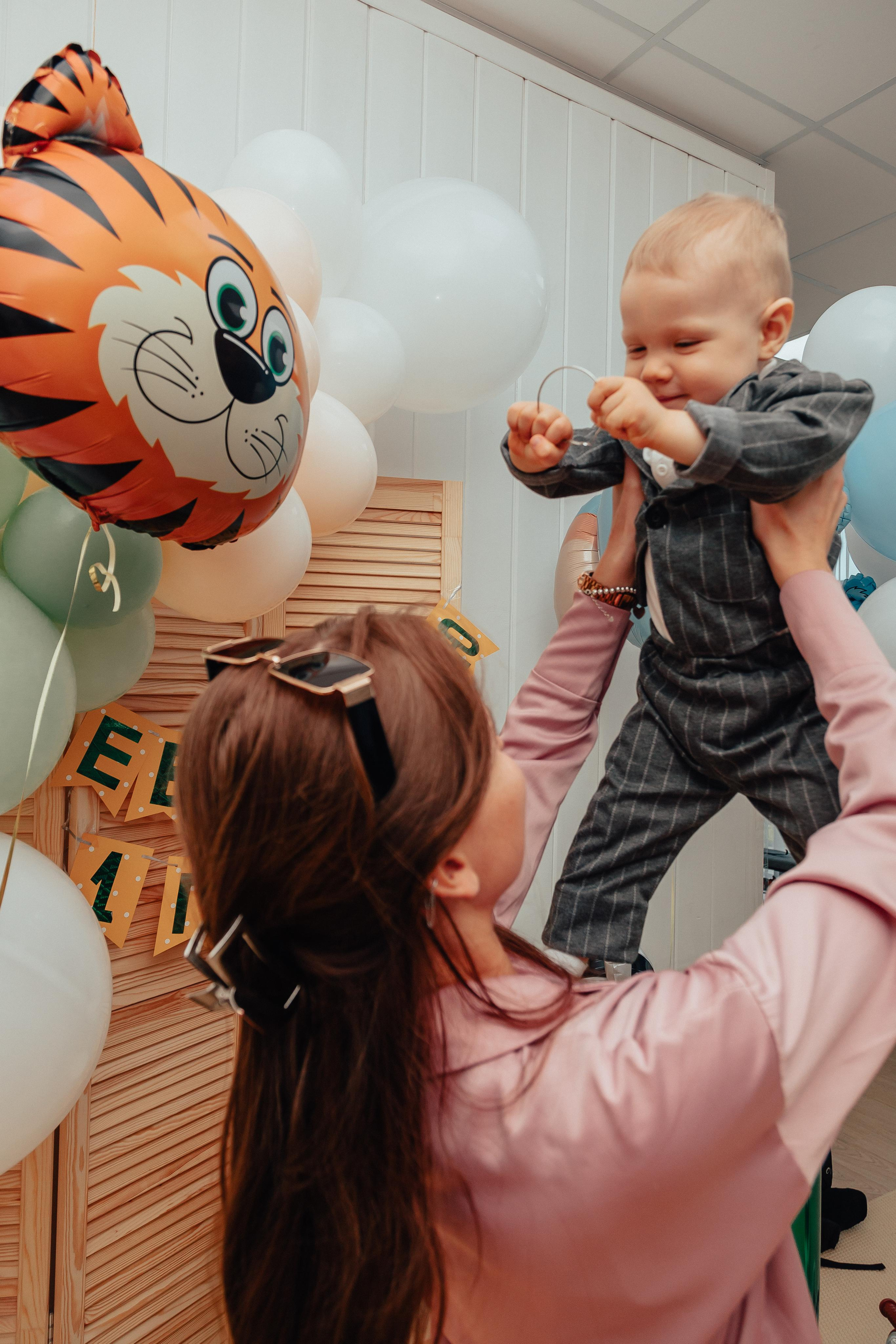 1 год в игровой. Фотограф Авилова Дарья ● Тюмень● Съемка больших семей ●Архив поколений