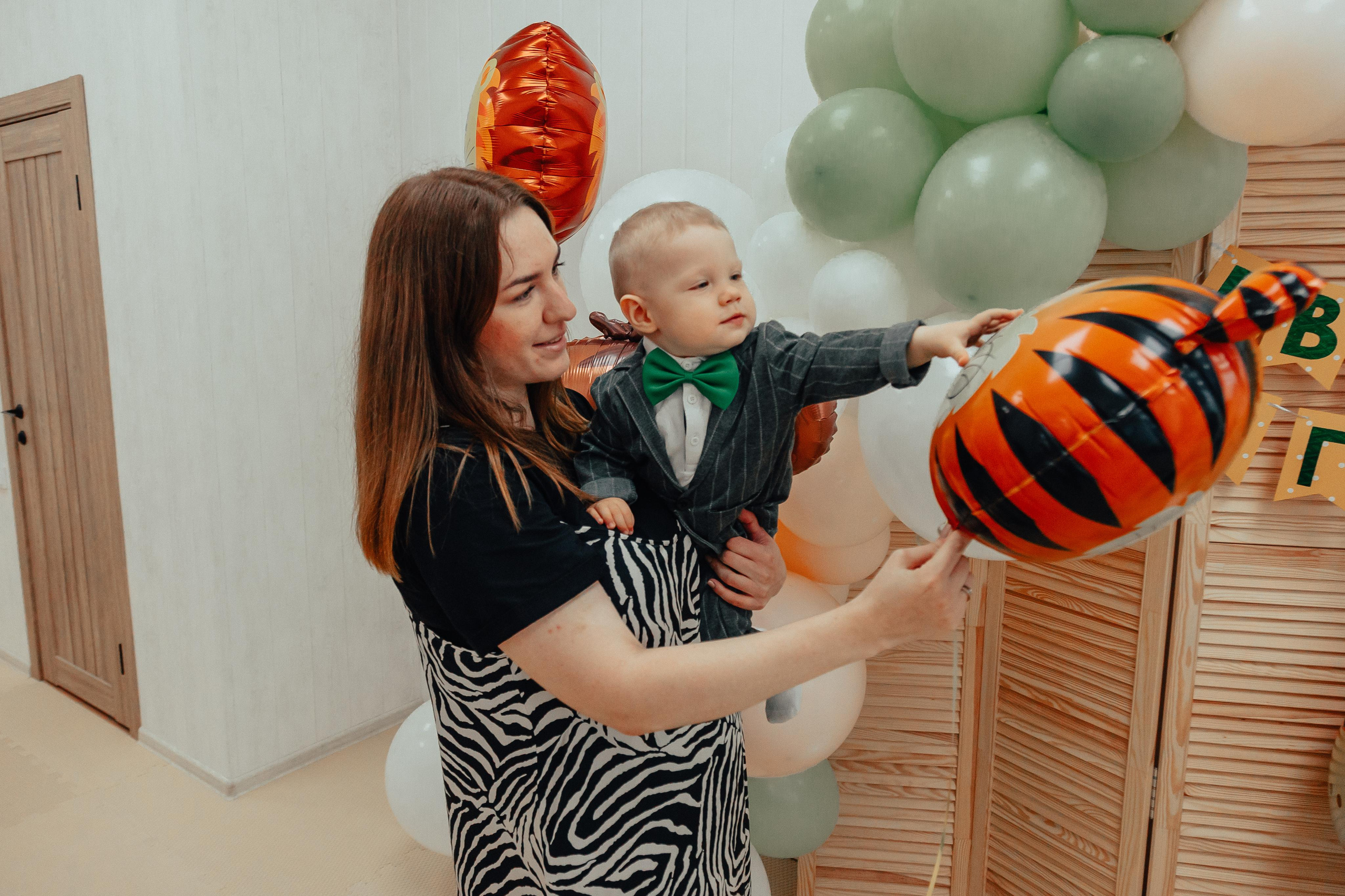 1 год в игровой. Фотограф Авилова Дарья ● Тюмень● Съемка больших семей ●Архив поколений