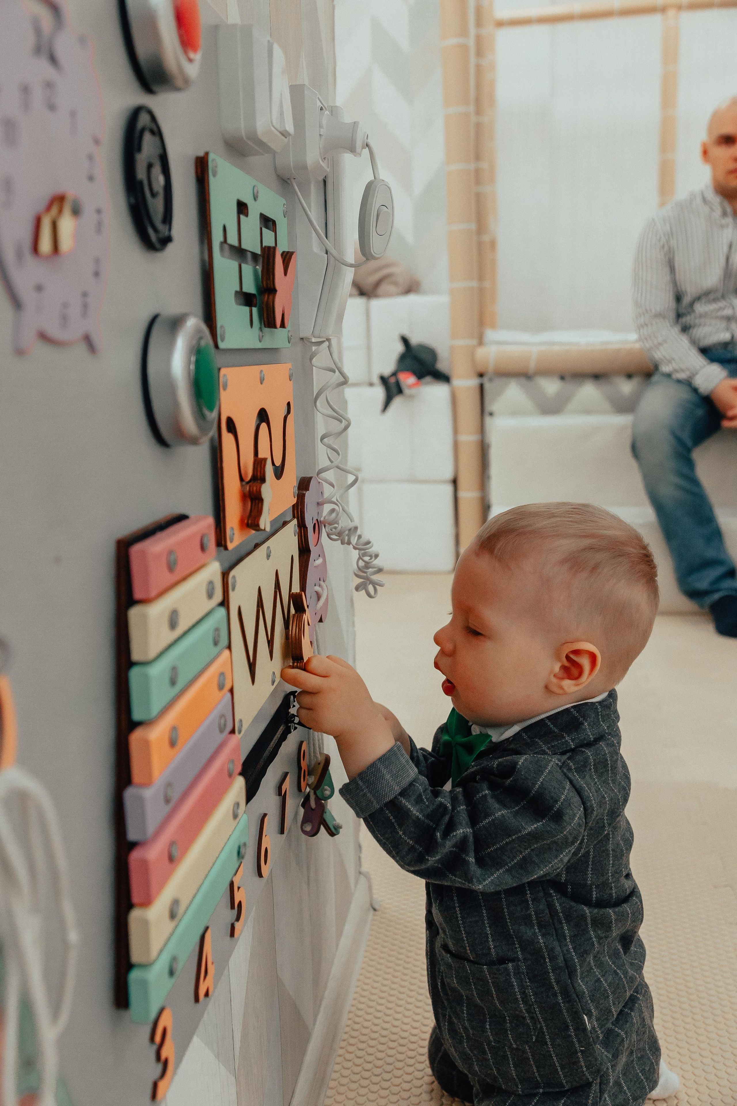 1 год в игровой. Фотограф Авилова Дарья ● Тюмень● Съемка больших семей ●Архив поколений