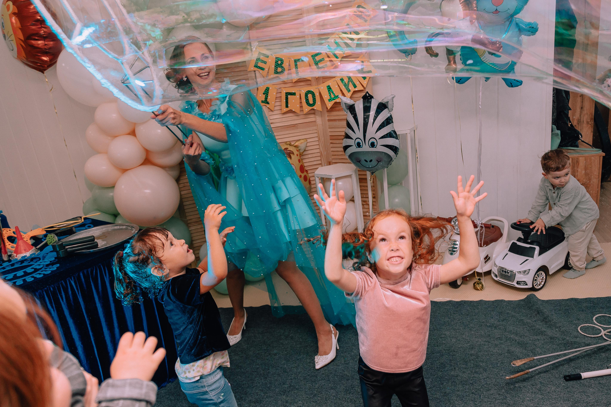 1 год в игровой. Фотограф Авилова Дарья ● Тюмень● Съемка больших семей ●Архив поколений