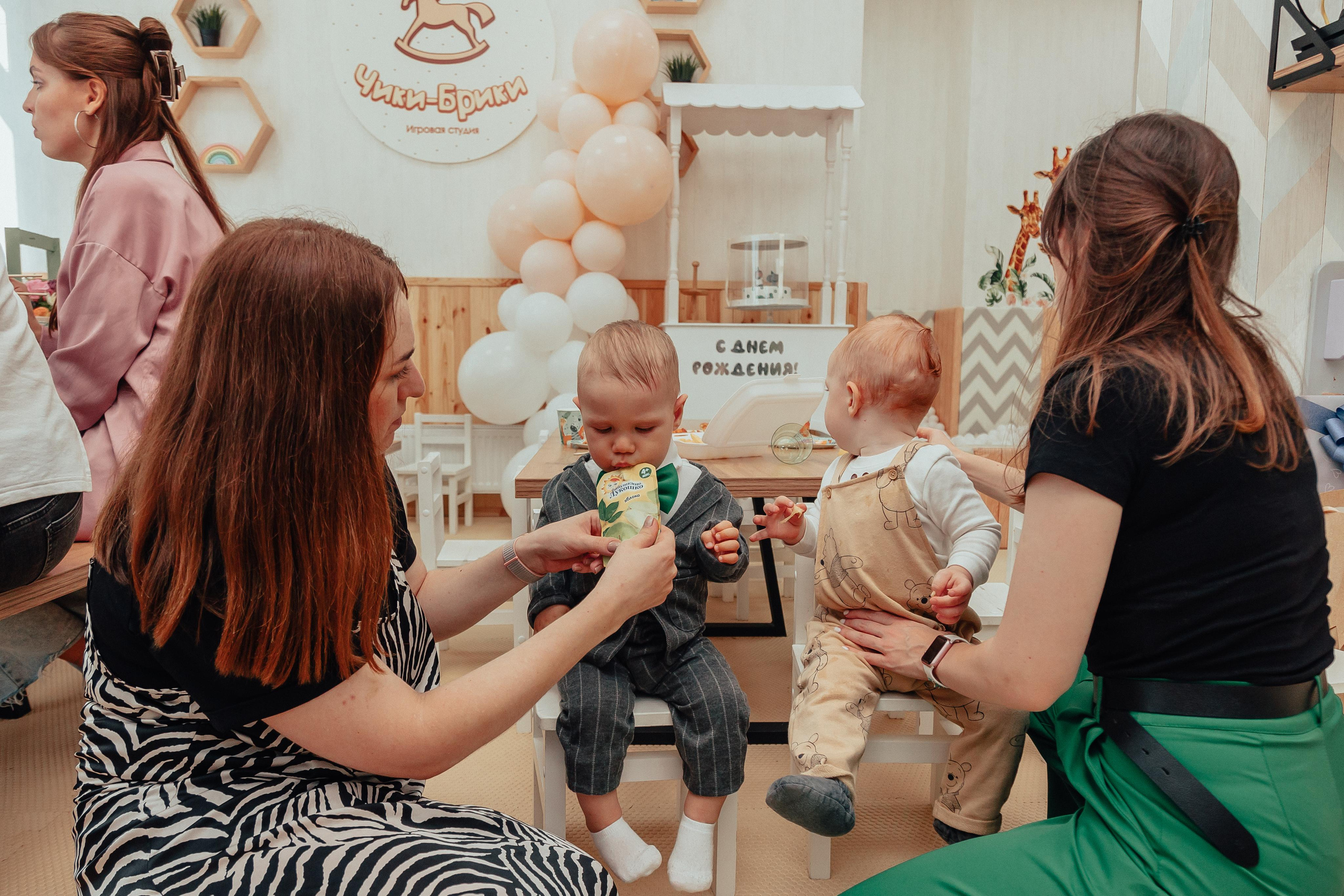 1 год в игровой. Фотограф Авилова Дарья ● Тюмень● Съемка больших семей ●Архив поколений