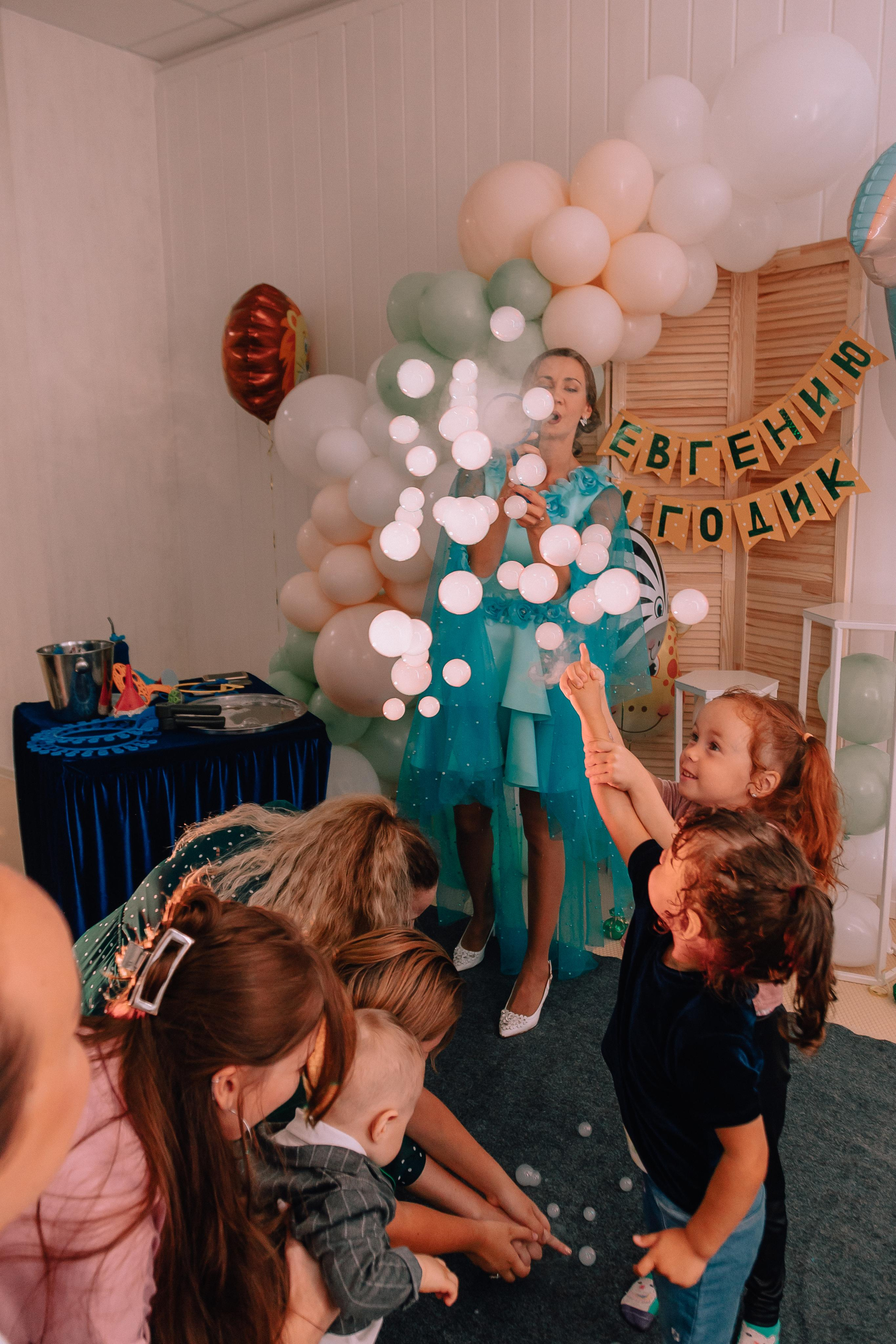 1 год в игровой. Фотограф Авилова Дарья ● Тюмень● Съемка больших семей ●Архив поколений