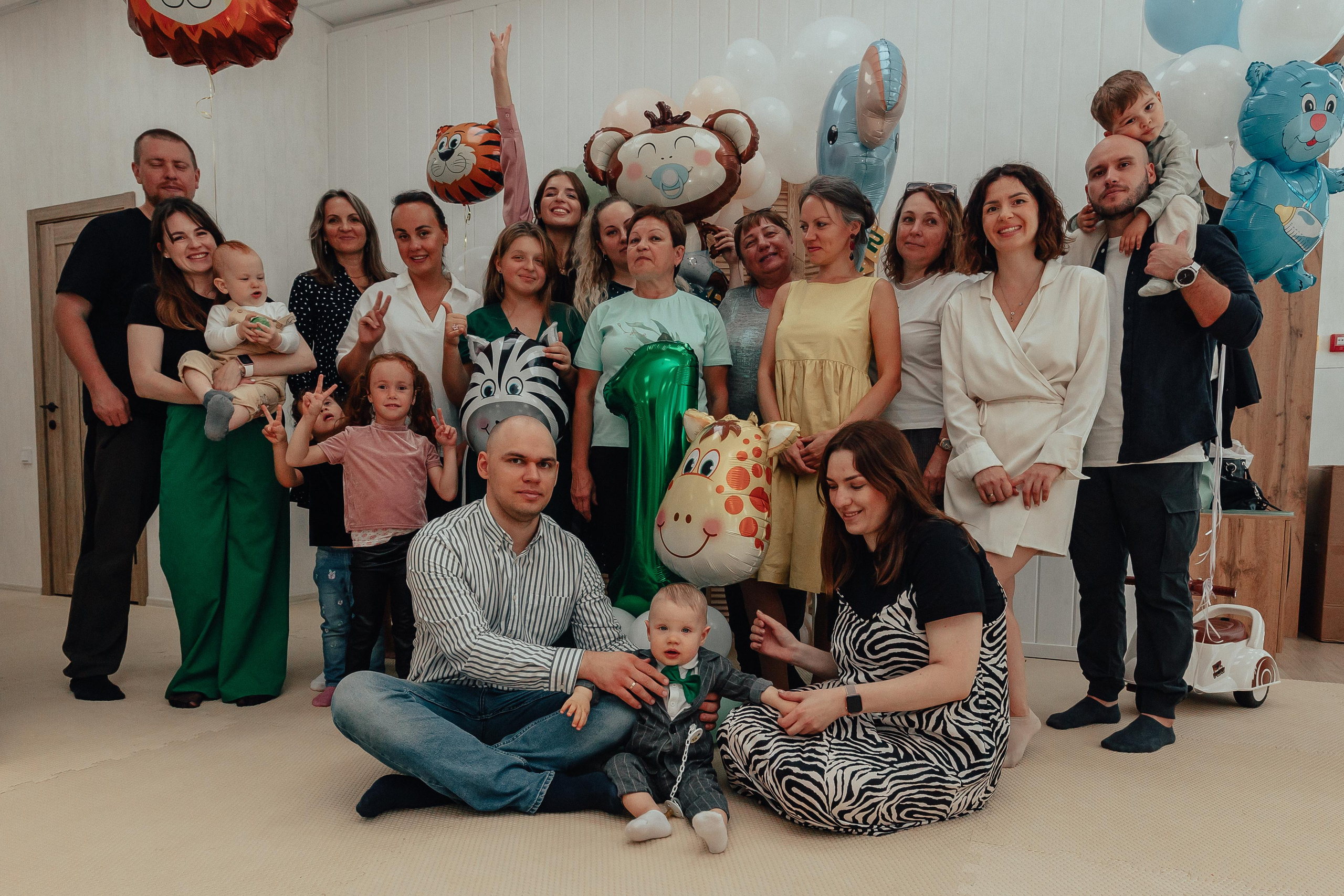 1 год в игровой. Фотограф Авилова Дарья ● Тюмень● Съемка больших семей ●Архив поколений