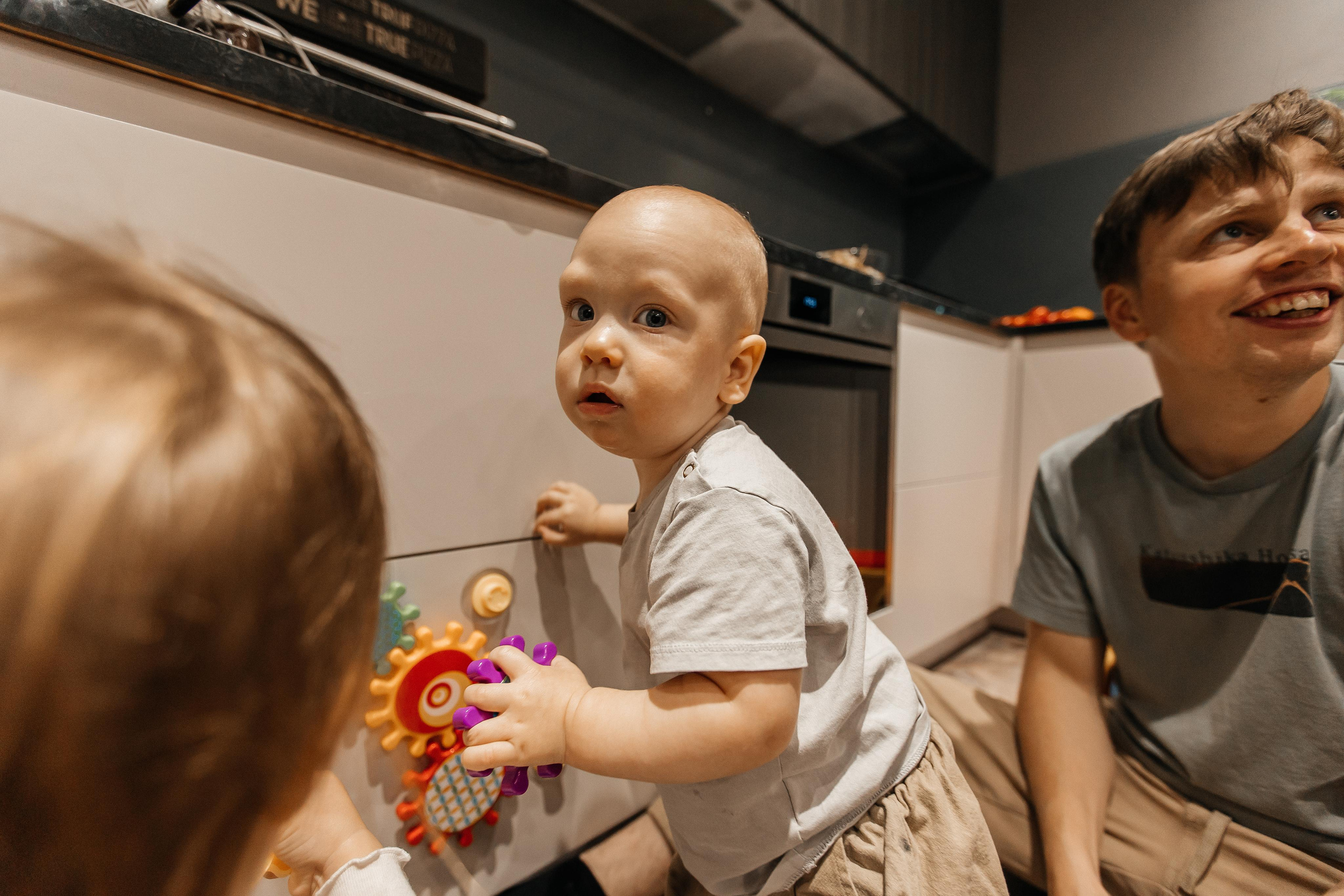 1 год дома. Фотограф Авилова Дарья ● Тюмень● Съемка больших семей ●Архив поколений