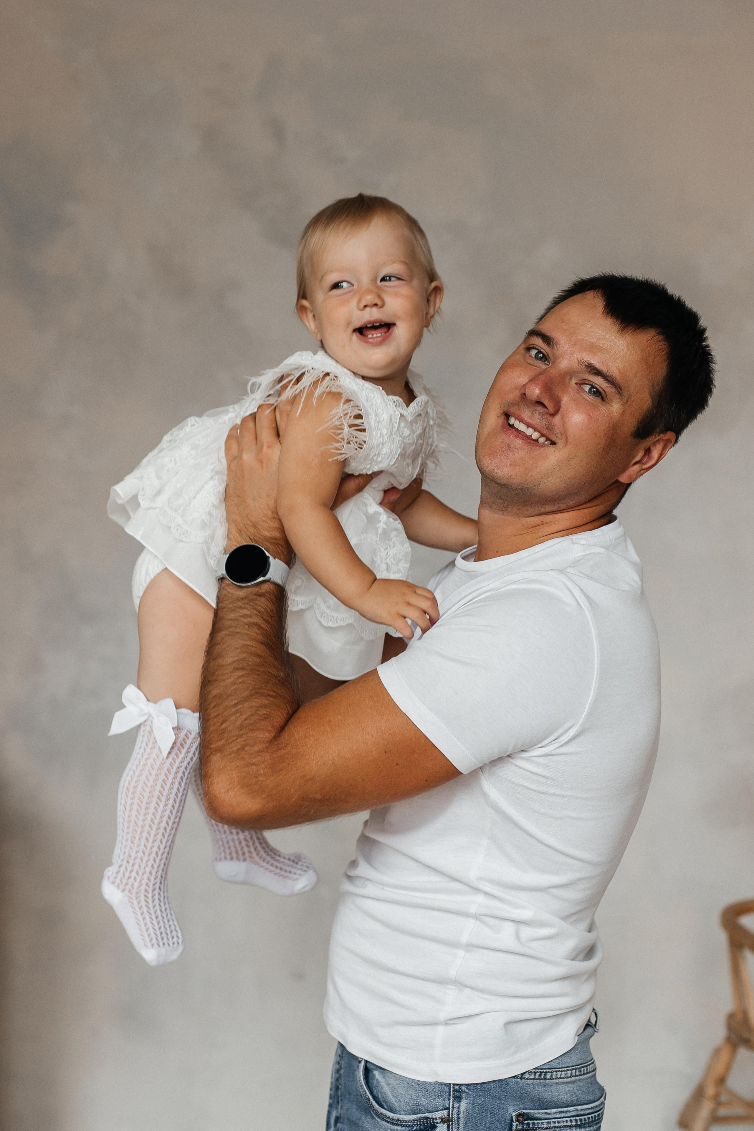 Семейная фотосессия (1 годик). Фотограф Авилова Дарья ● Тюмень● Съемка больших семей ●Архив поколений