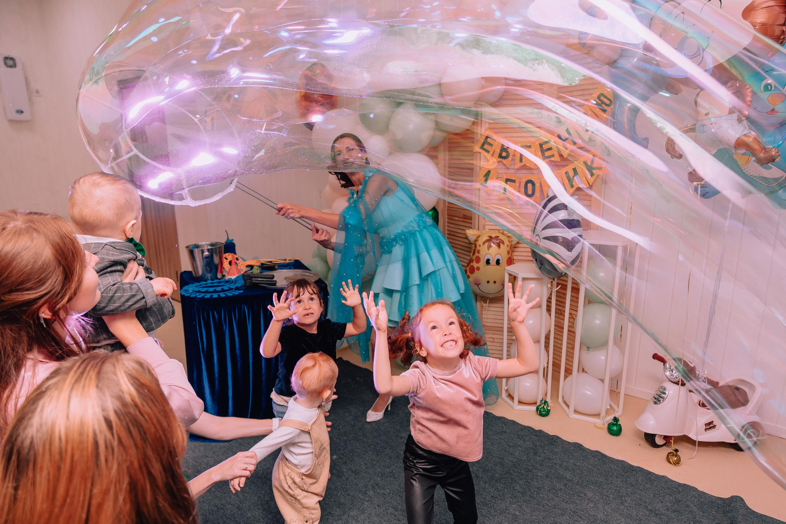 1 год в игровой. Фотограф Авилова Дарья ● Тюмень● Съемка больших семей ●Архив поколений