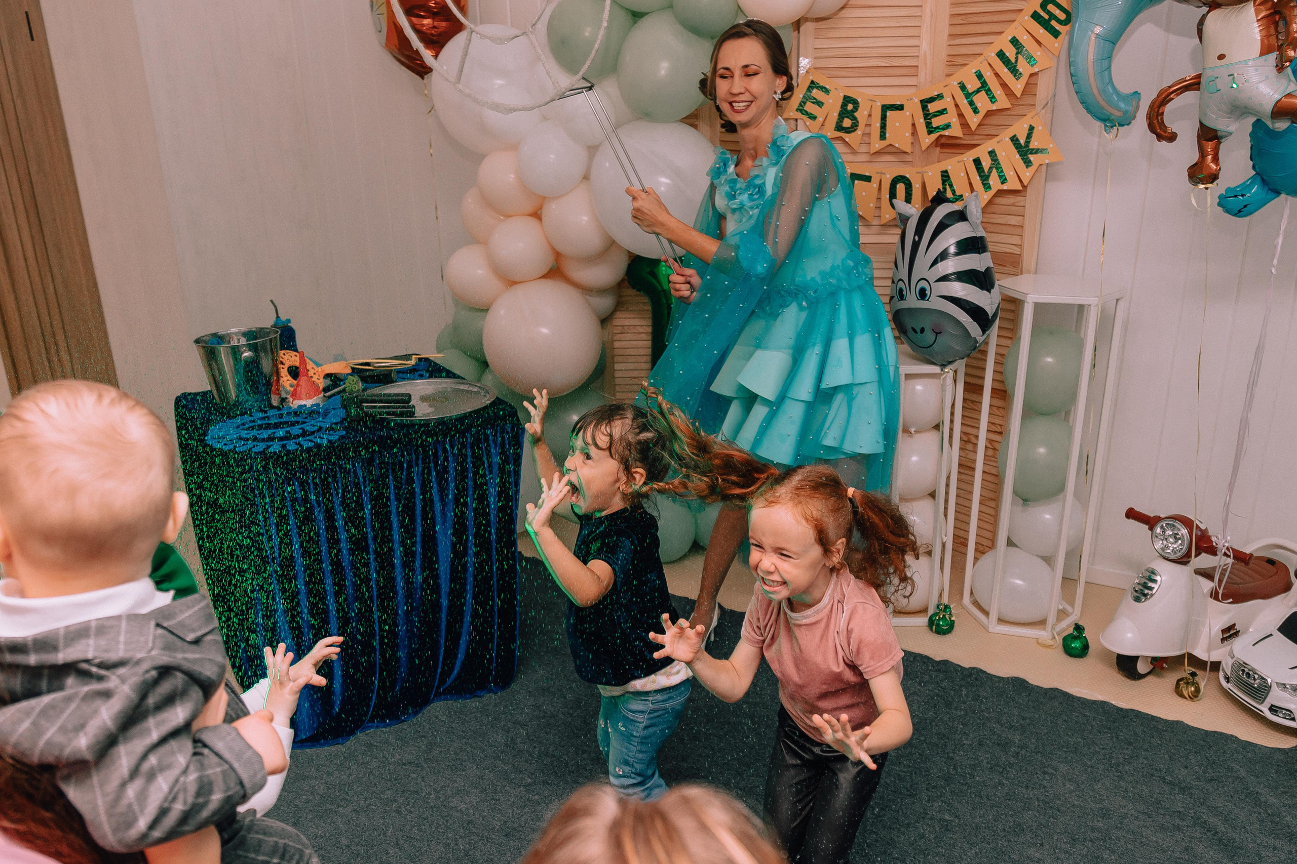 1 год в игровой. Фотограф Авилова Дарья ● Тюмень● Съемка больших семей ●Архив поколений