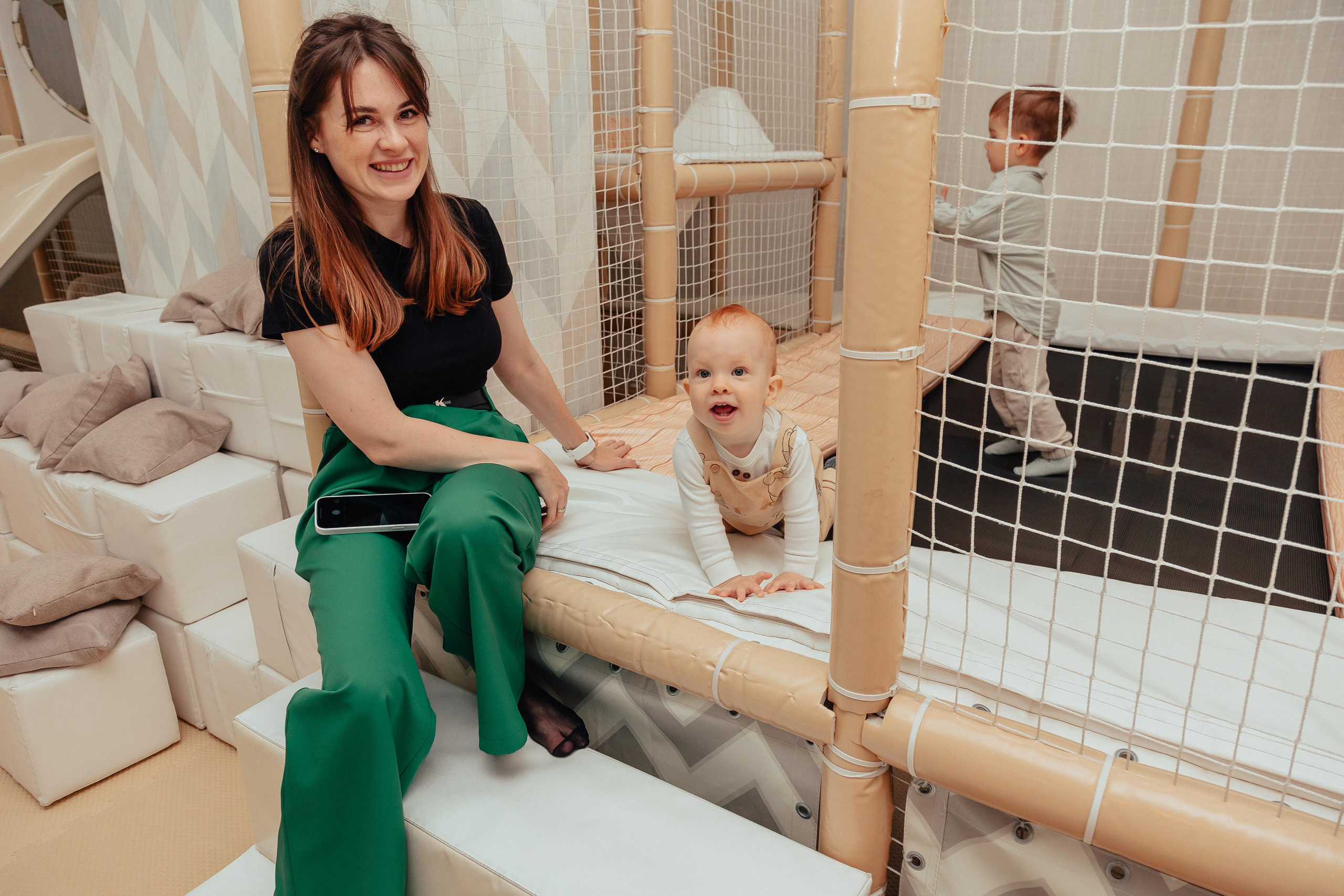 1 год в игровой. Фотограф Авилова Дарья ● Тюмень● Съемка больших семей ●Архив поколений