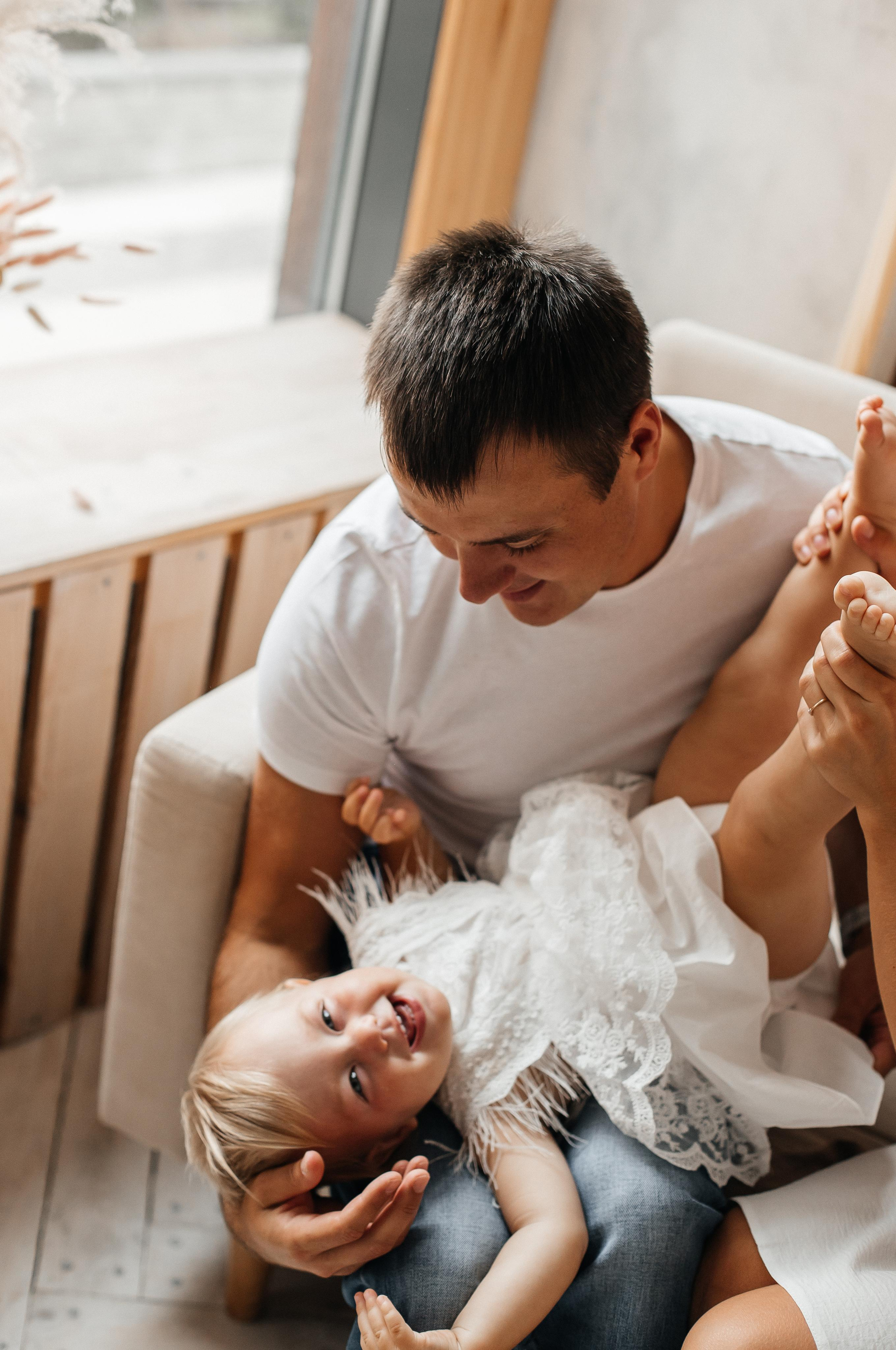 Семейная фотосессия (1 годик). Фотограф Авилова Дарья ● Тюмень● Съемка больших семей ●Архив поколений