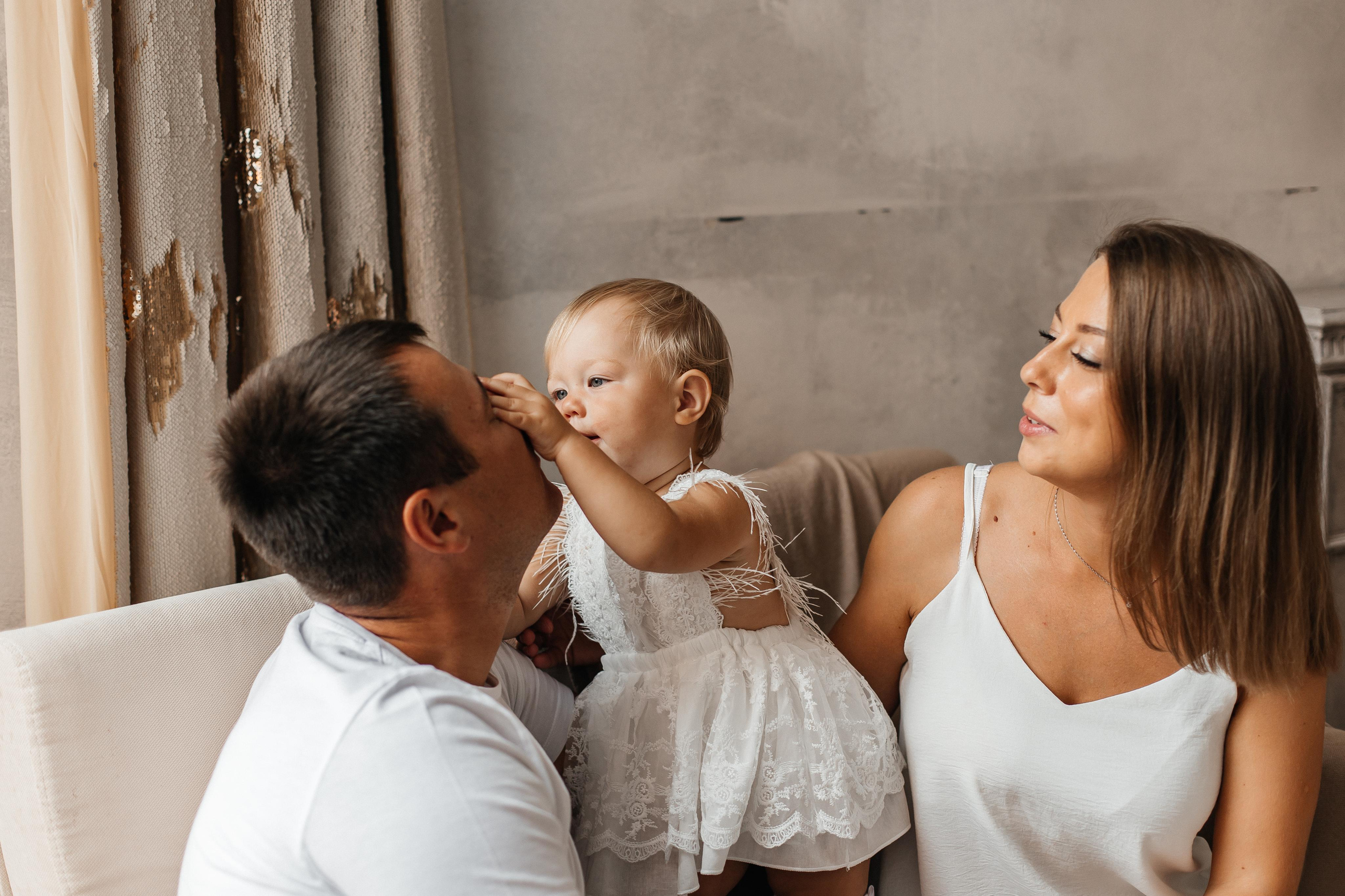 Семейная фотосессия (1 годик). Фотограф Авилова Дарья ● Тюмень● Съемка больших семей ●Архив поколений