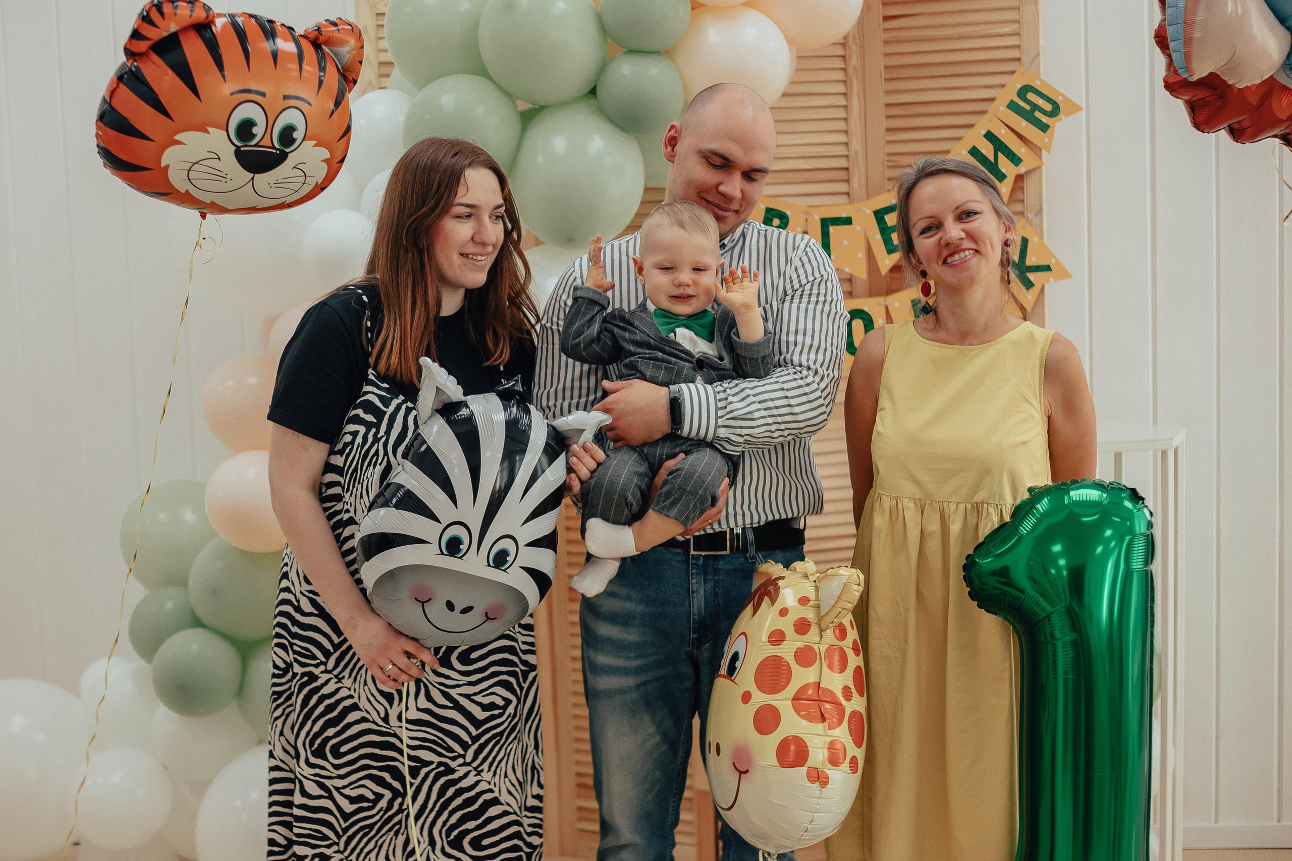 1 год в игровой. Фотограф Авилова Дарья ● Тюмень● Съемка больших семей ●Архив поколений