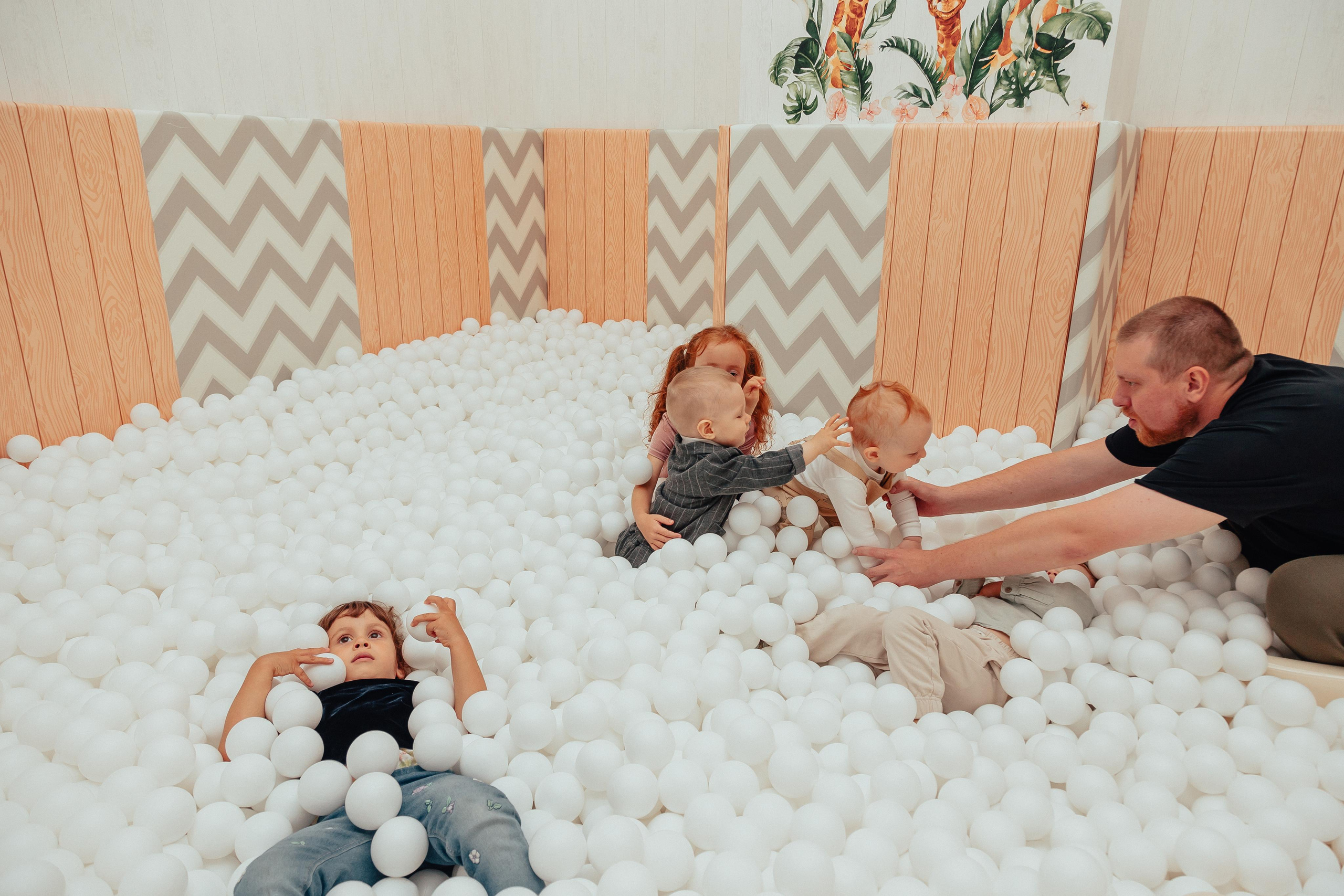 1 год в игровой. Фотограф Авилова Дарья ● Тюмень● Съемка больших семей ●Архив поколений