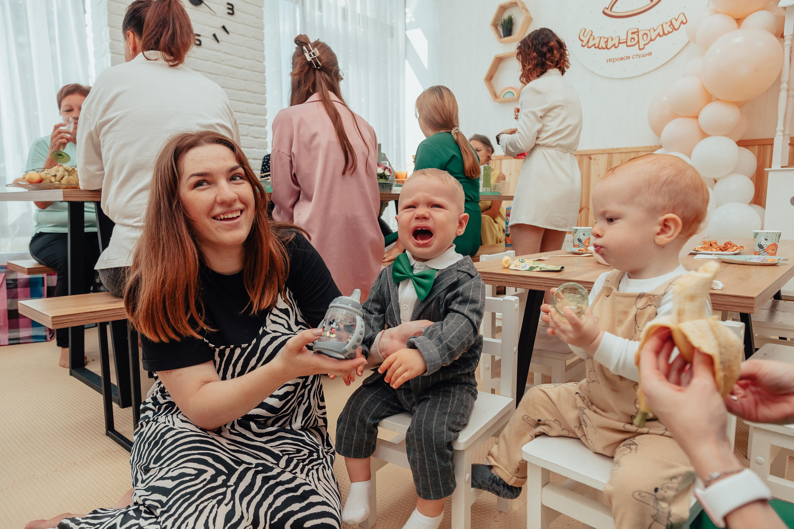 1 год в игровой. Фотограф Авилова Дарья ● Тюмень● Съемка больших семей ●Архив поколений
