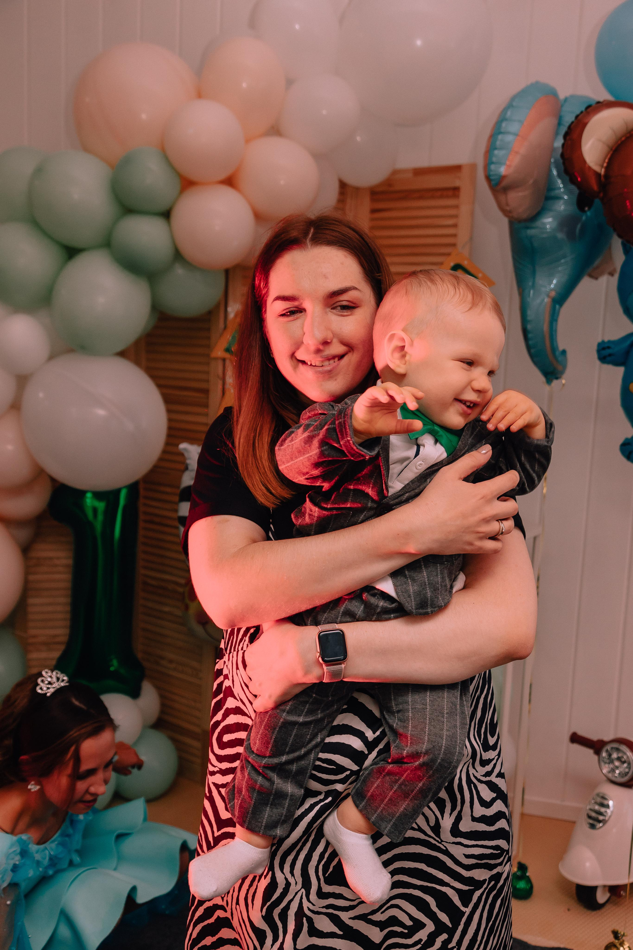 1 год в игровой. Фотограф Авилова Дарья ● Тюмень● Съемка больших семей ●Архив поколений