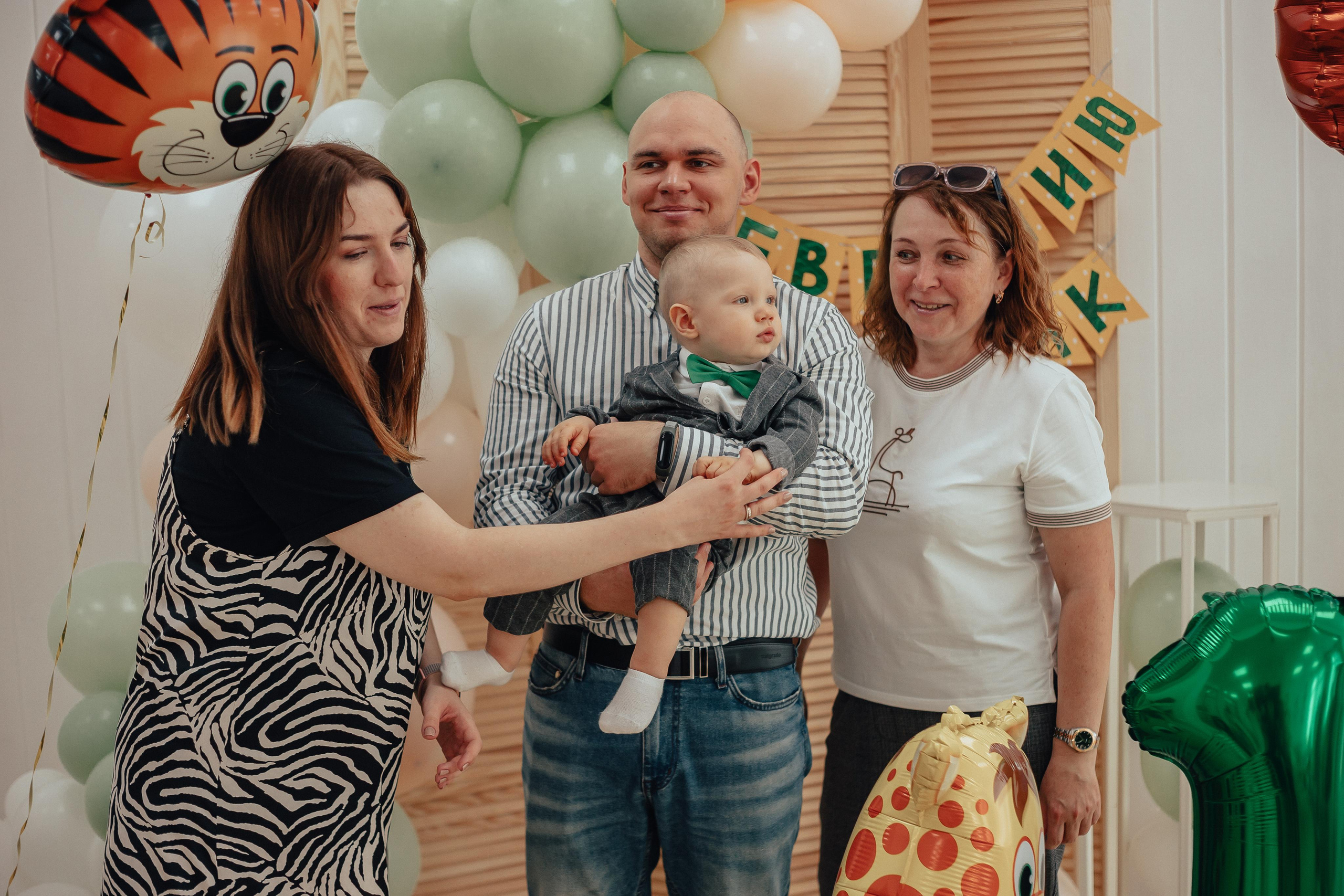 1 год в игровой. Фотограф Авилова Дарья ● Тюмень● Съемка больших семей ●Архив поколений