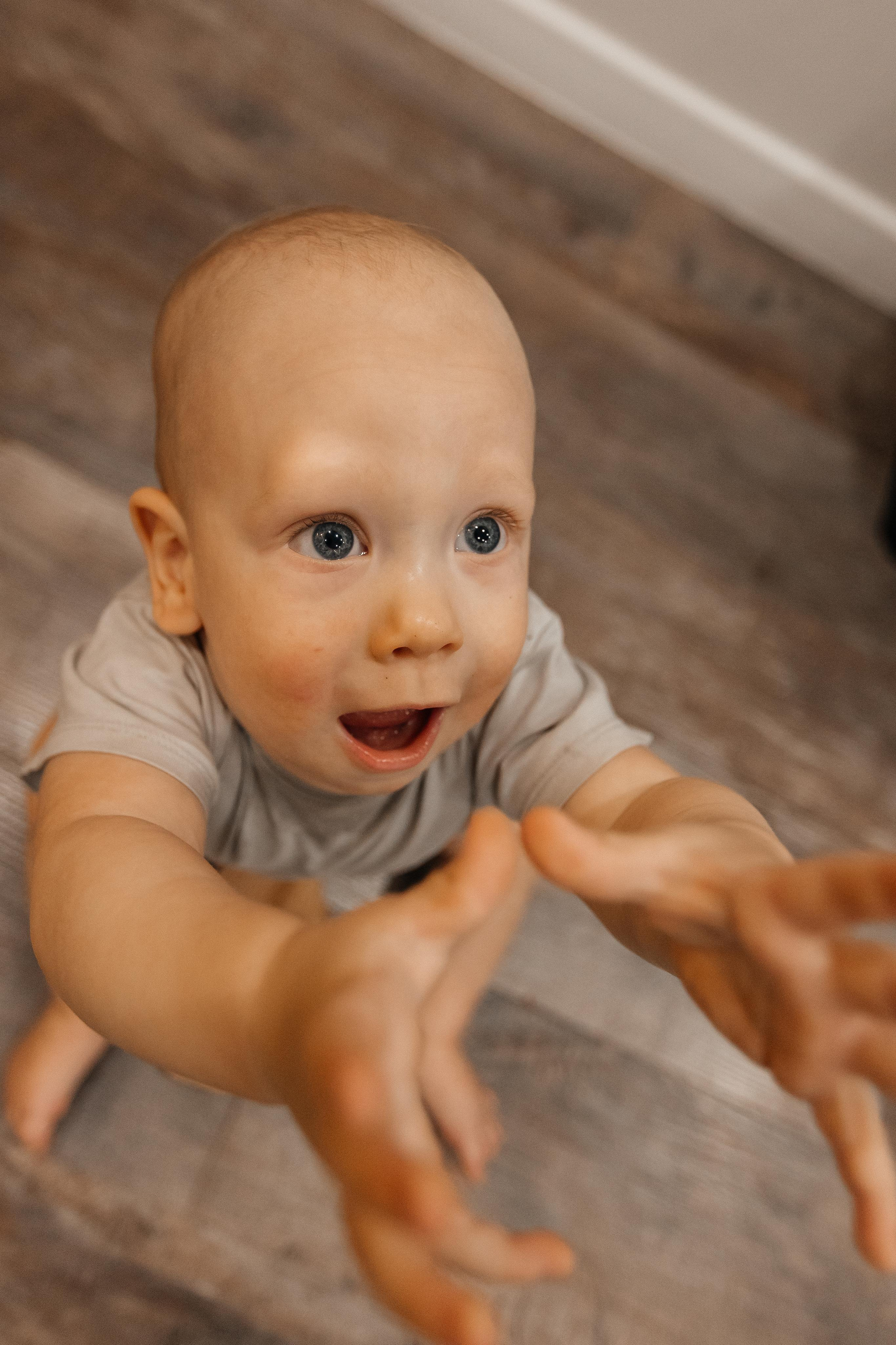 1 год дома. Фотограф Авилова Дарья ● Тюмень● Съемка больших семей ●Архив поколений